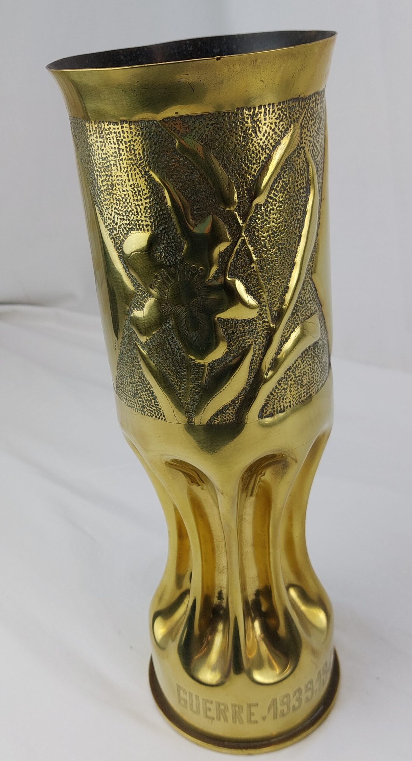 WW2, Ornate, French Trench Art, Brass 'Guerre 1939, 1945' Vase. Made from 105 MM M14 Type 1 Shell, dated 1944 - Image 10