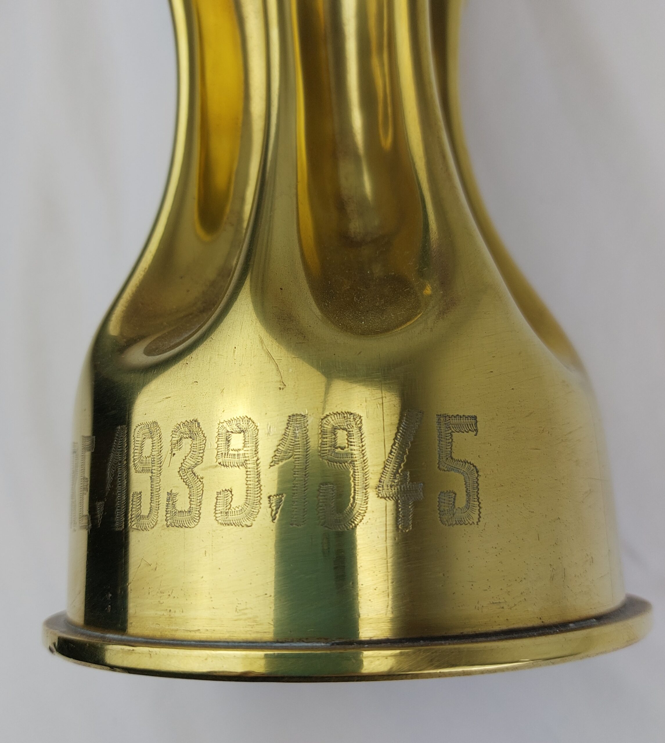 WW2, Ornate, French Trench Art, Brass 'Guerre 1939, 1945' Vase. Made from 105 MM M14 Type 1 Shell, dated 1944 - Image 5