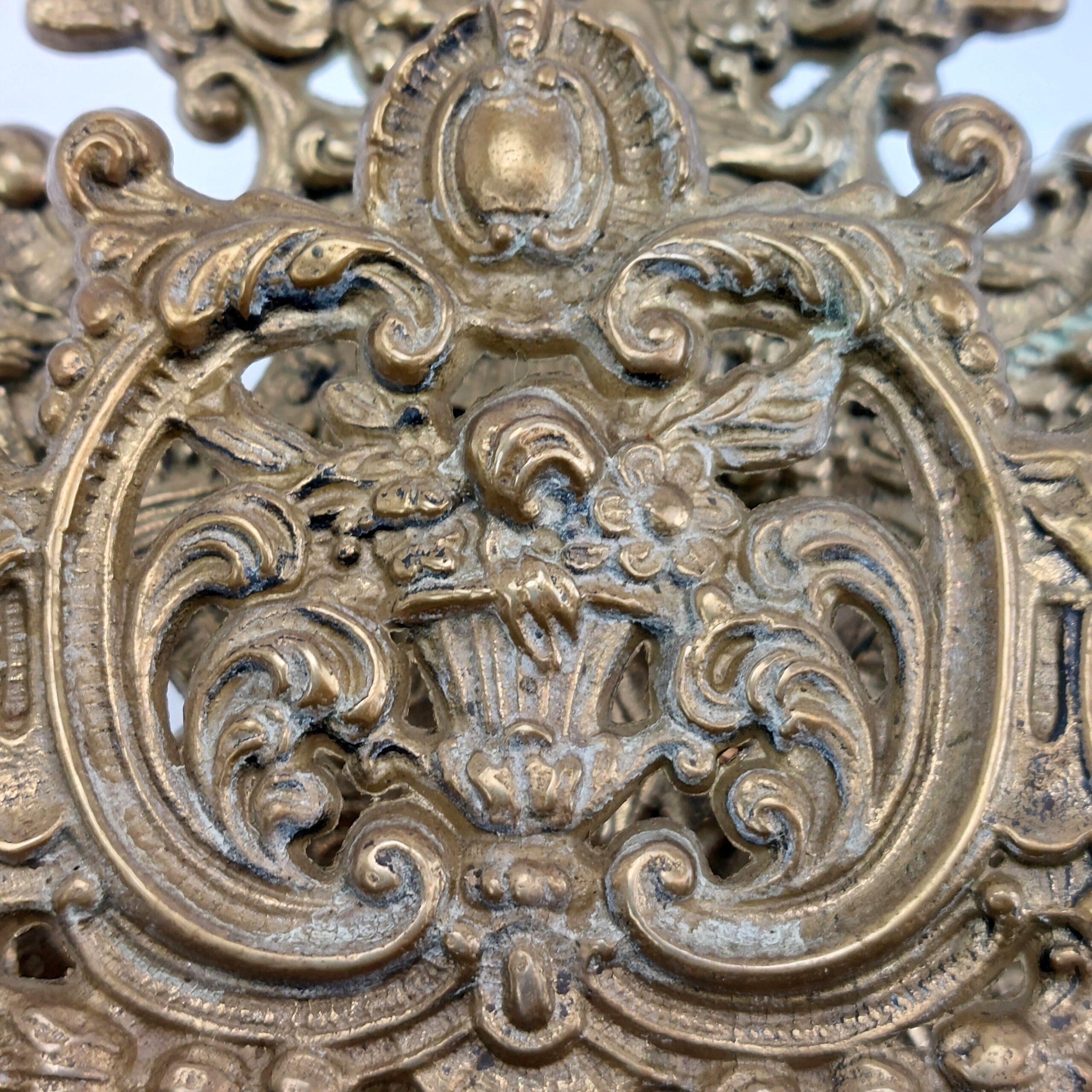 French Baroque, c1900, Repoussé Gilt Brass, Double Ink Well and Letter Holder, decorated with Cherubs - Image 10