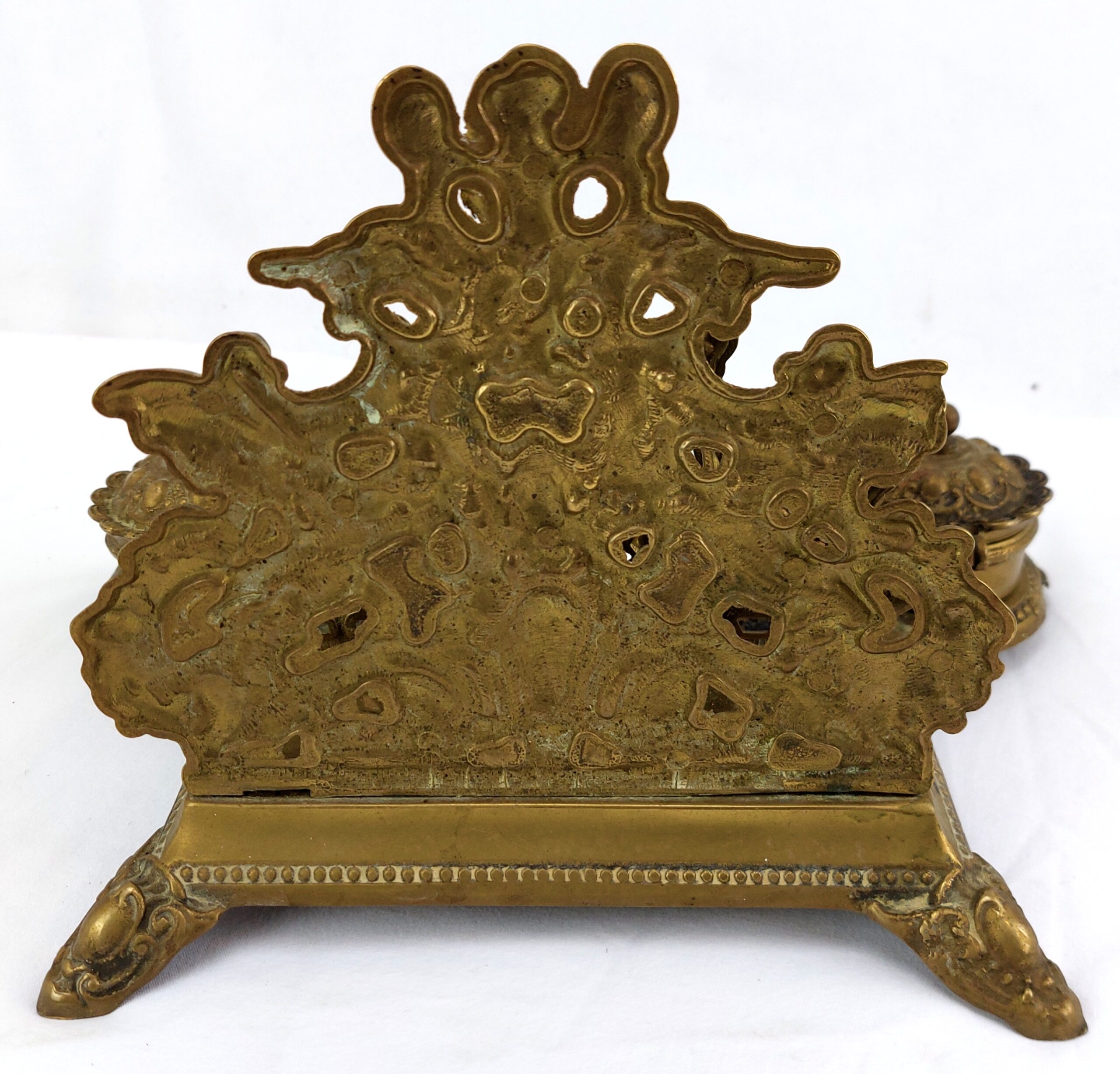 French Baroque, c1900, Repoussé Gilt Brass, Double Ink Well and Letter Holder, decorated with Cherubs - Image 5