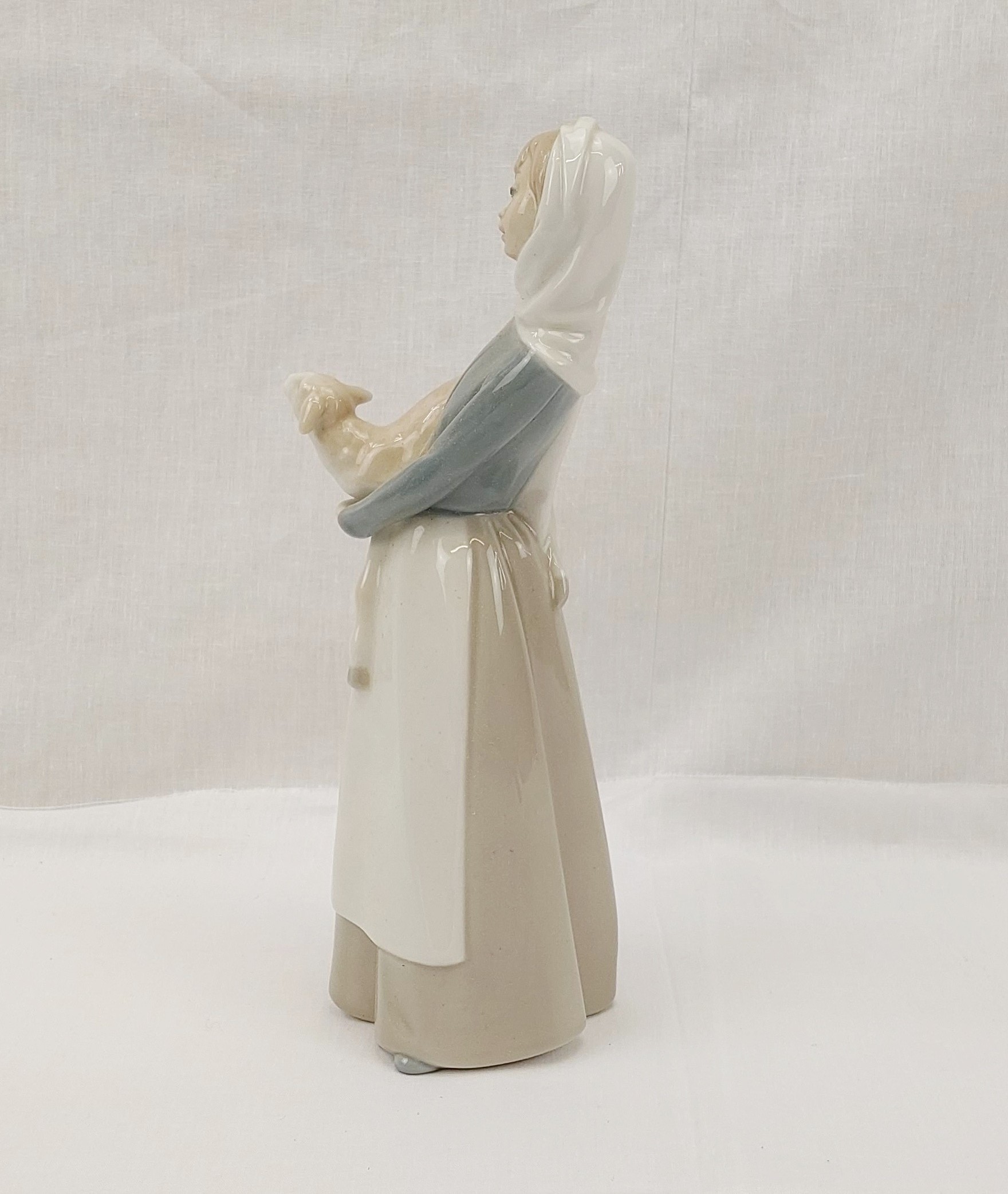 Boxed Lladro Figurine No. 4584 - Girl With Lamb - Image 5