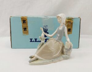 Boxed Lladro Figurine No. 660 – Woman Sitting Watching a Bird
