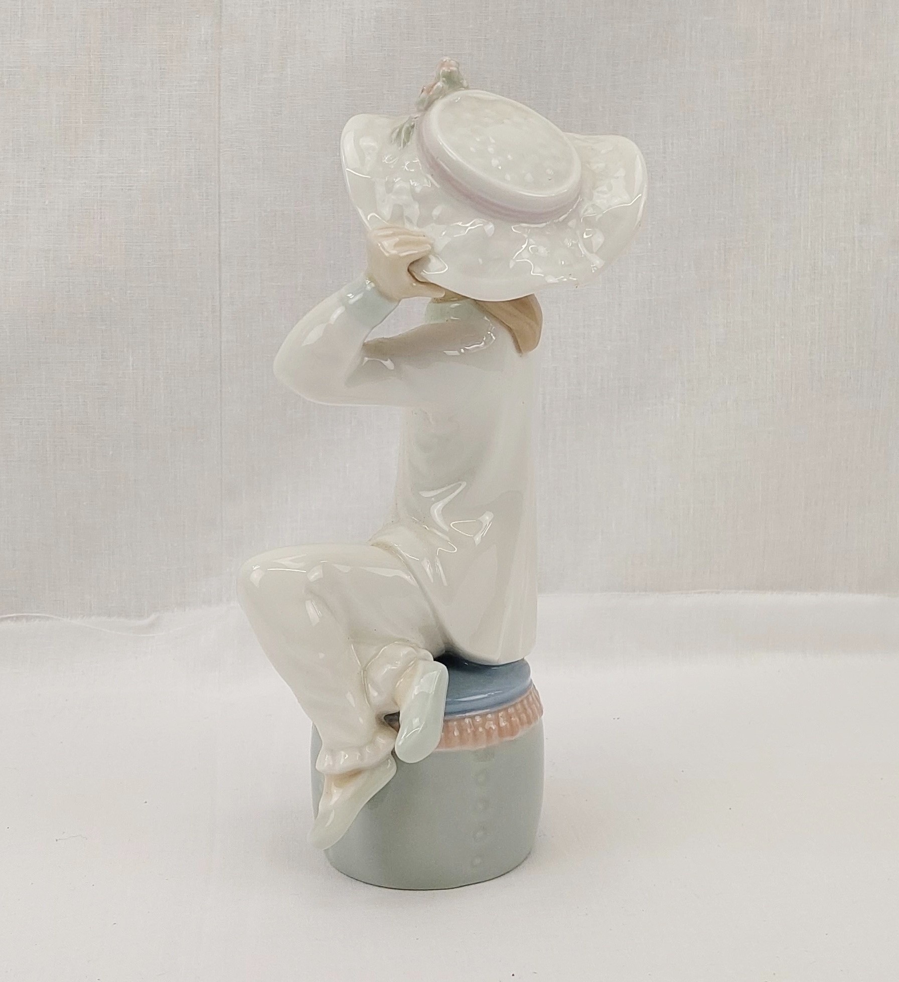 Boxed Lladro Figurine No. 1147 – Seated Girl With Hat - Image 4