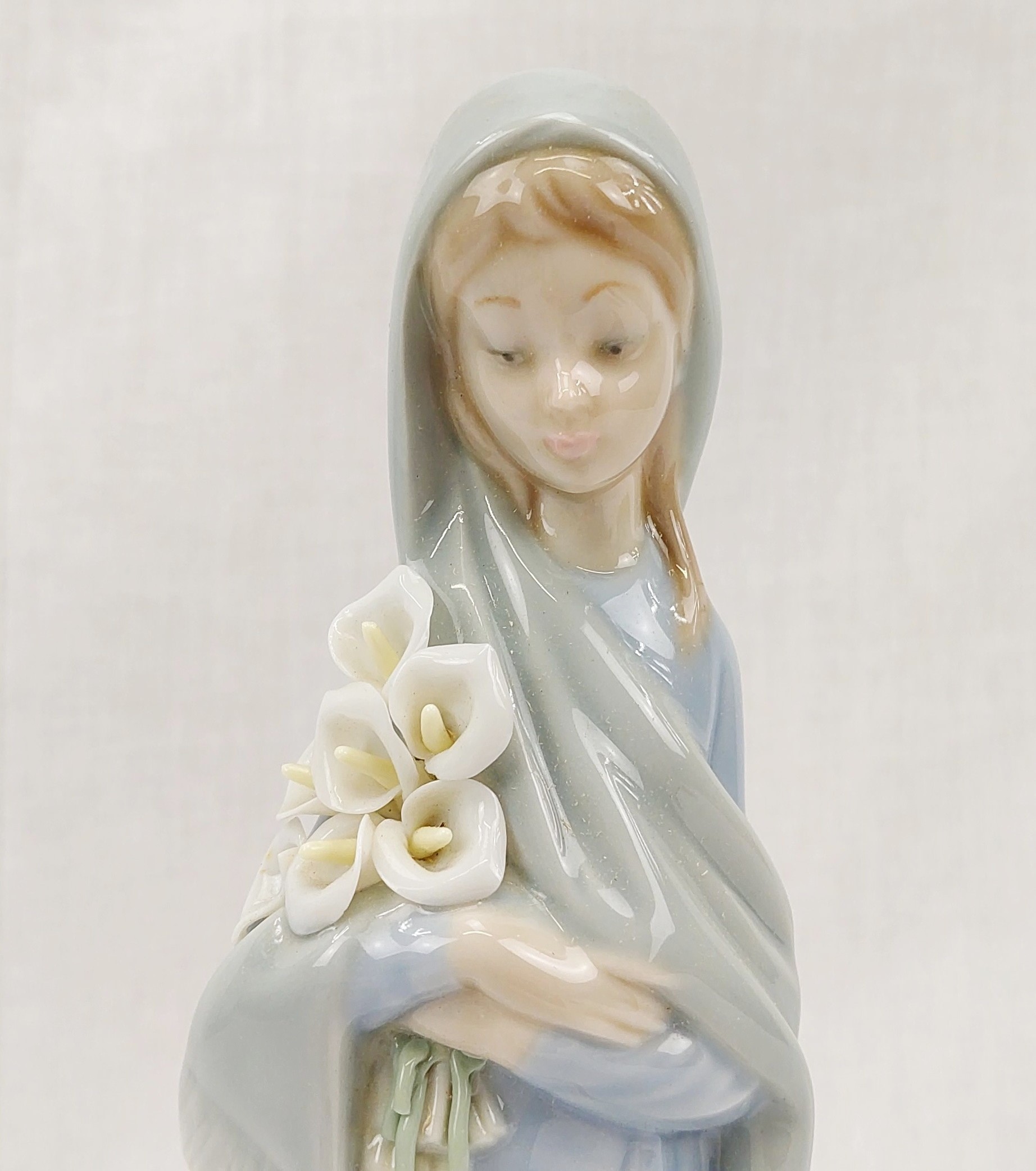 Boxed Lladro Figurine No. 4650 - Girl With Calla Lillies - Image 3