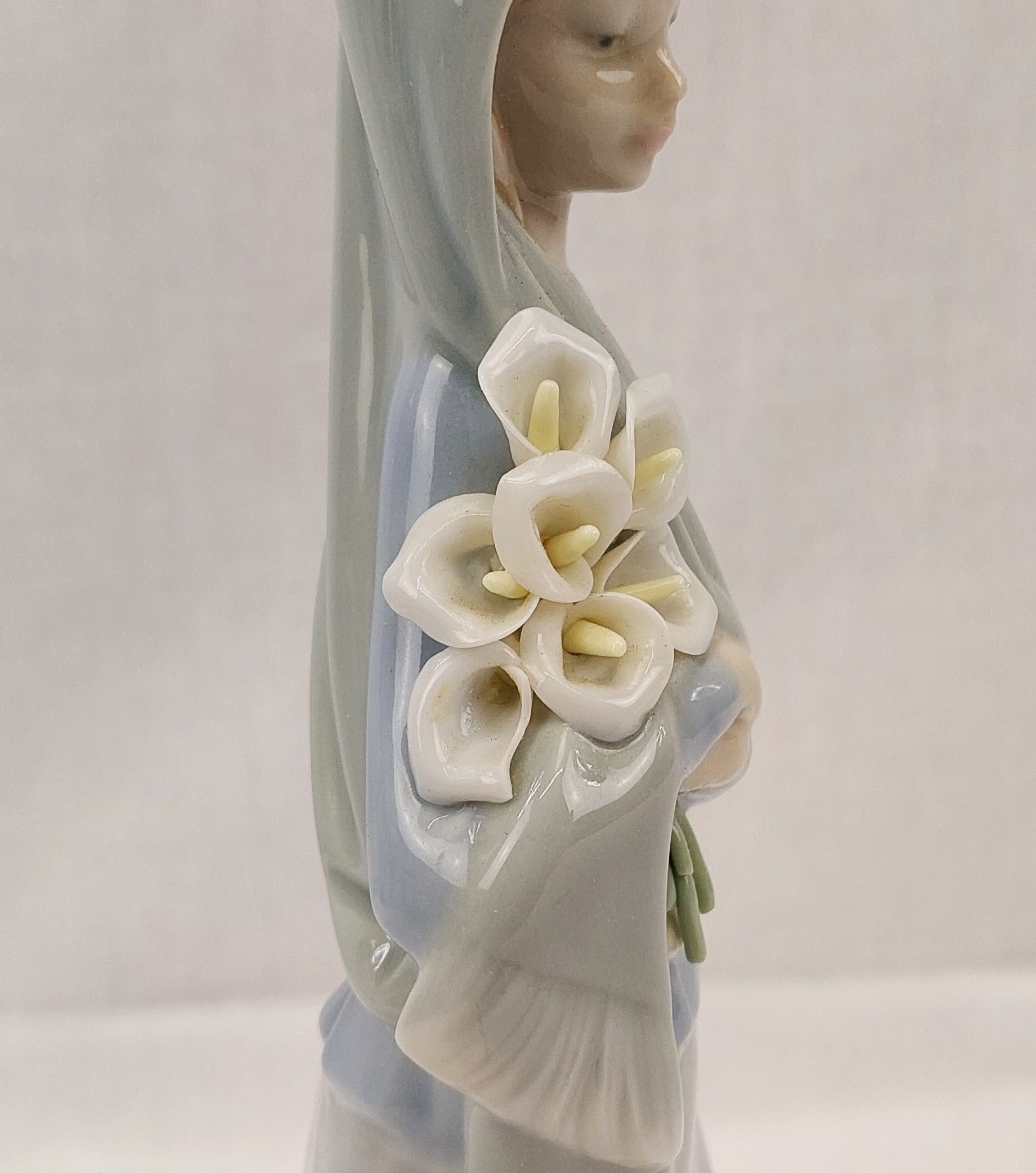 Boxed Lladro Figurine No. 4650 - Girl With Calla Lillies - Image 4