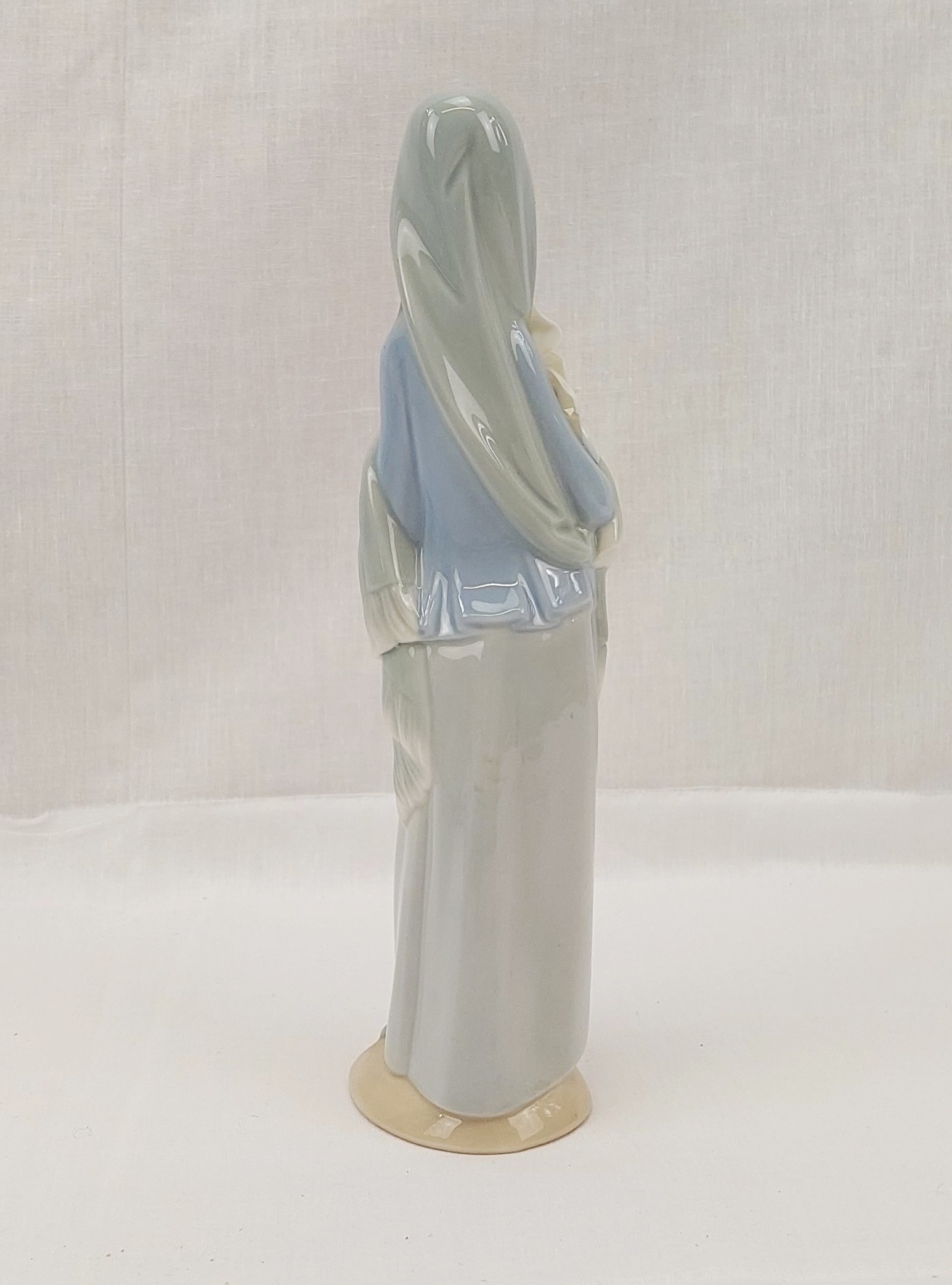 Boxed Lladro Figurine No. 4650 - Girl With Calla Lillies - Image 5