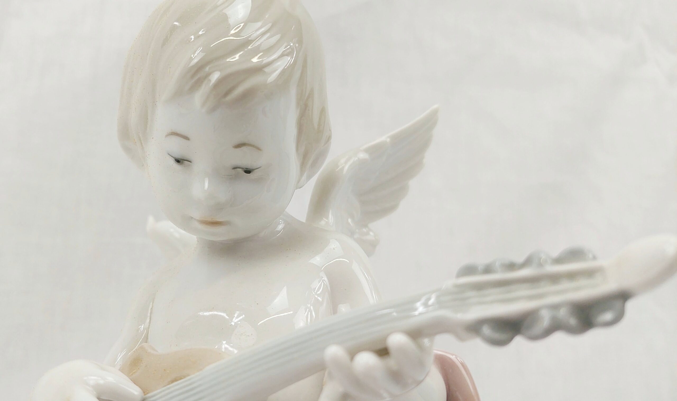 Boxed Lladro Figurine No. 1231 – Angel With Lute - Image 3