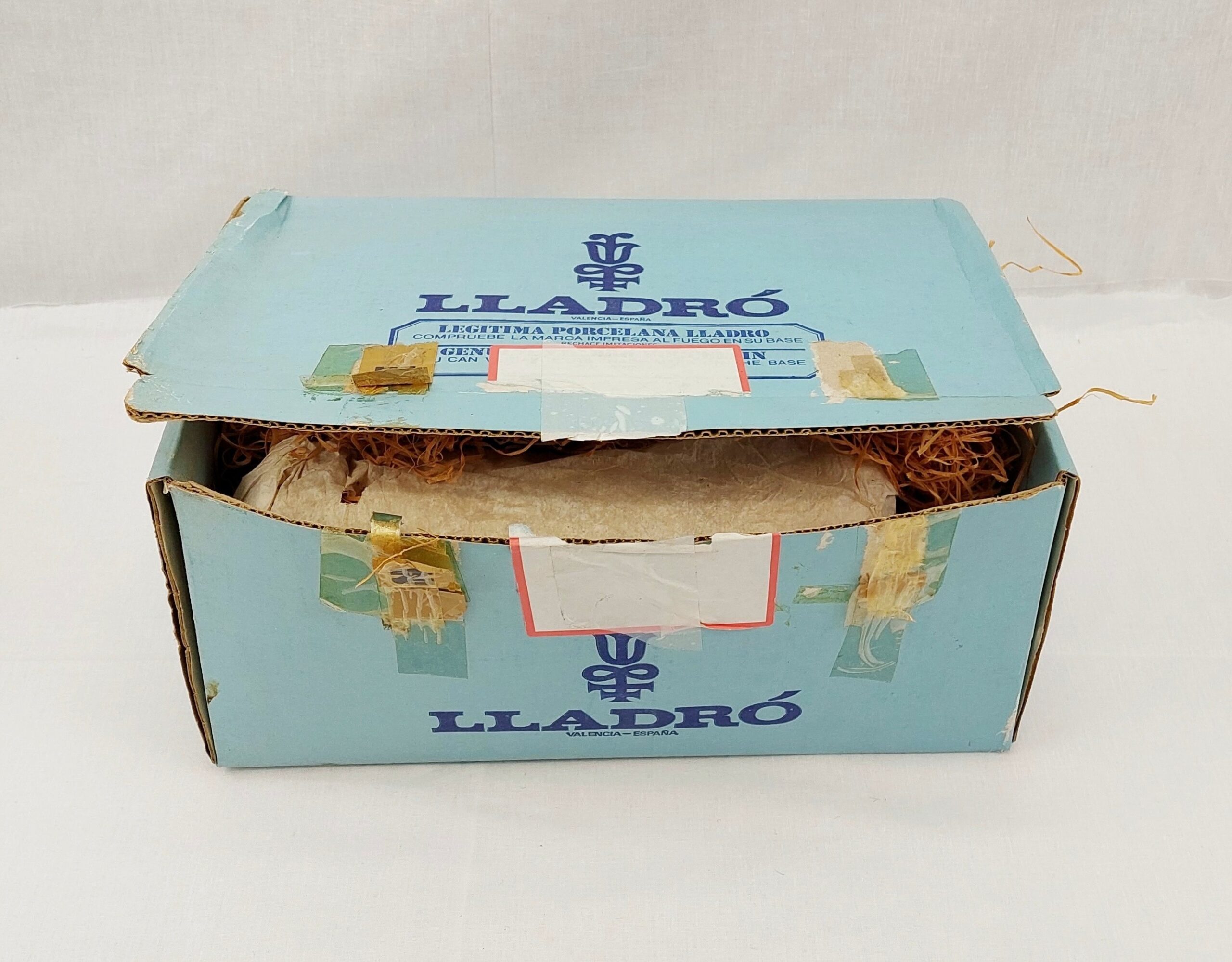 Boxed Lladro Figurine No. 1231 – Angel With Lute - Image 8