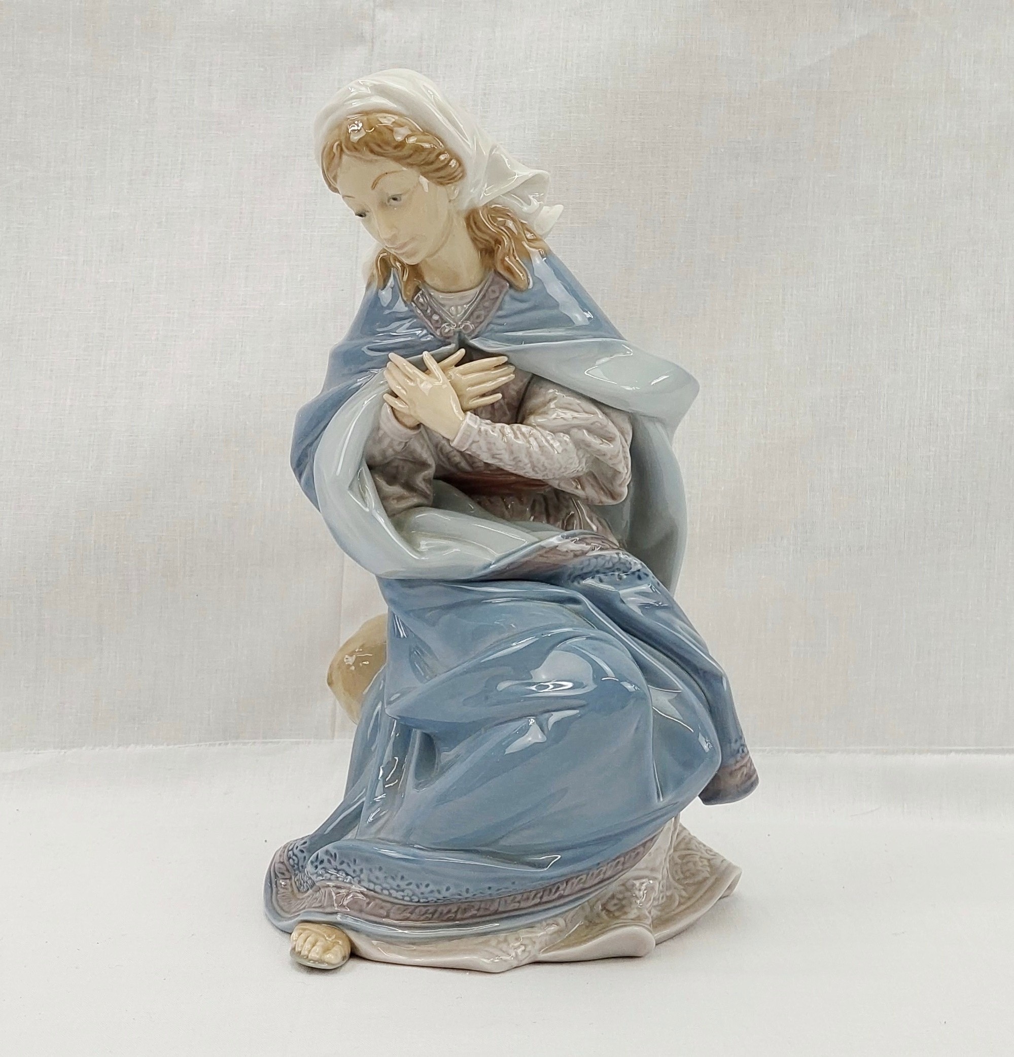 Lladro Figurine No. 1387 – Virgin Mary
