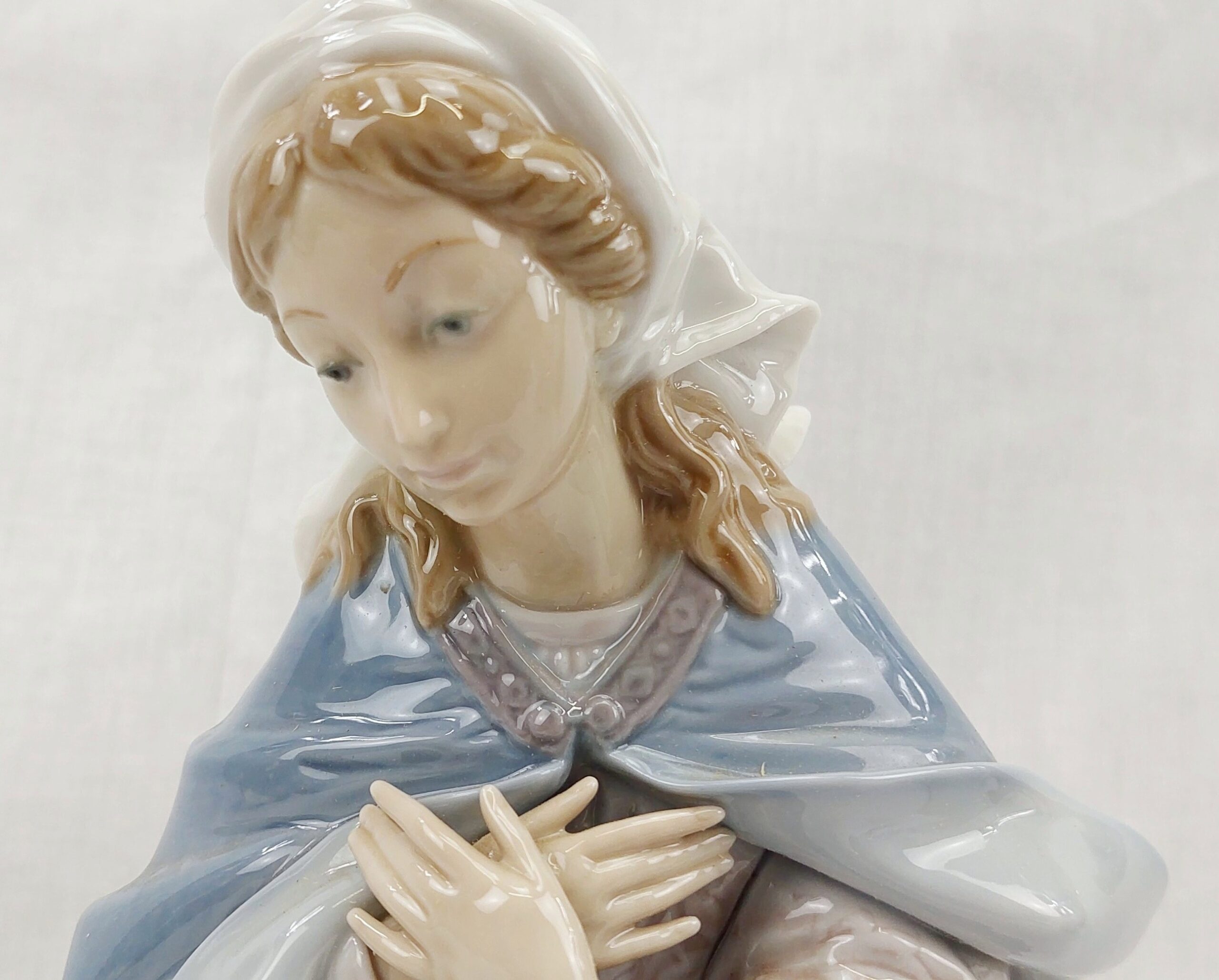 Lladro Figurine No. 1387 – Virgin Mary - Image 2