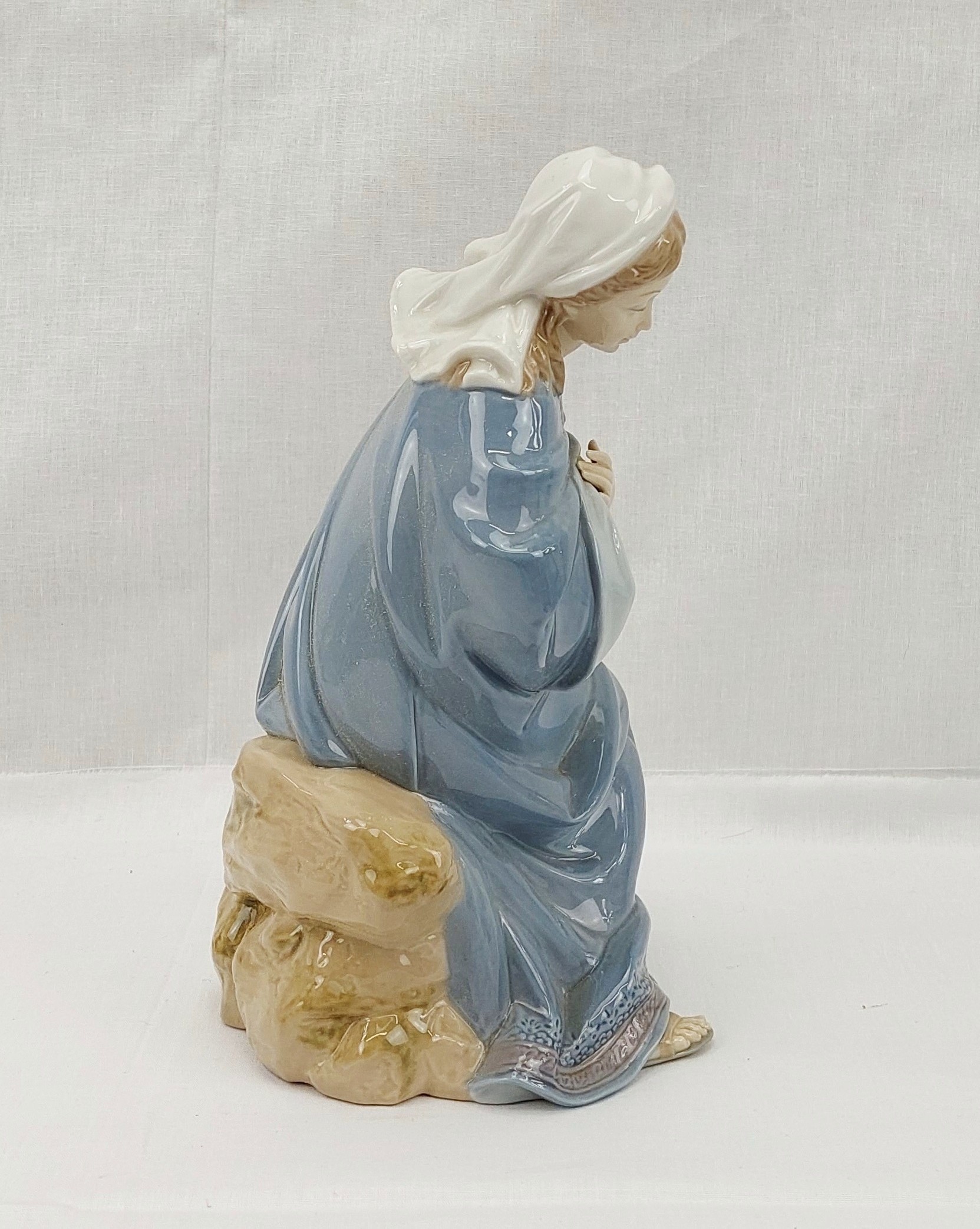 Lladro Figurine No. 1387 – Virgin Mary - Image 6