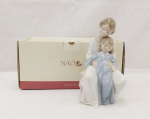 Boxed Nao by Lladro Figurine No. 1429 – A Moment With Mummy