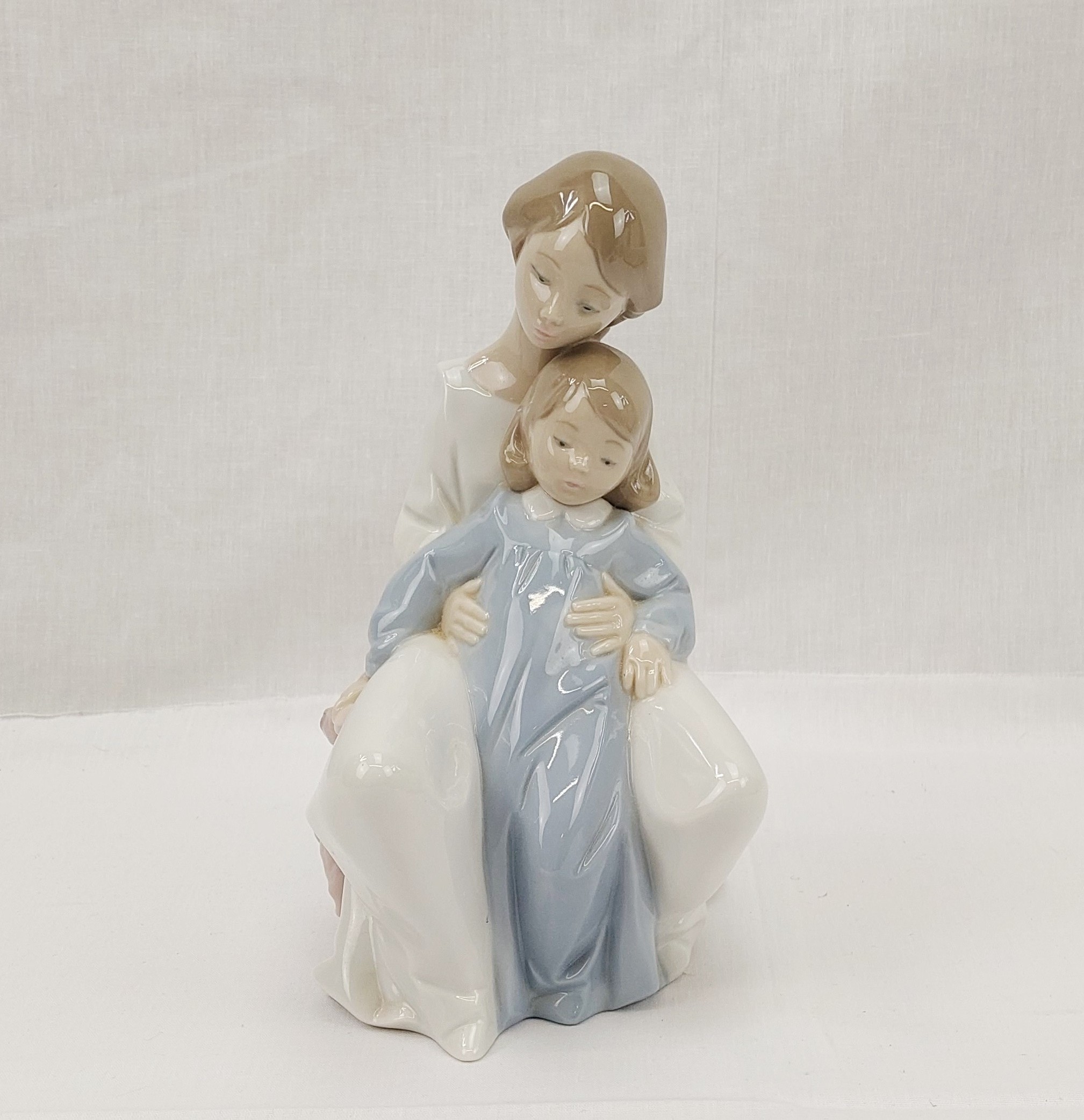 Boxed Nao by Lladro Figurine No. 1429 – A Moment With Mummy - Image 2