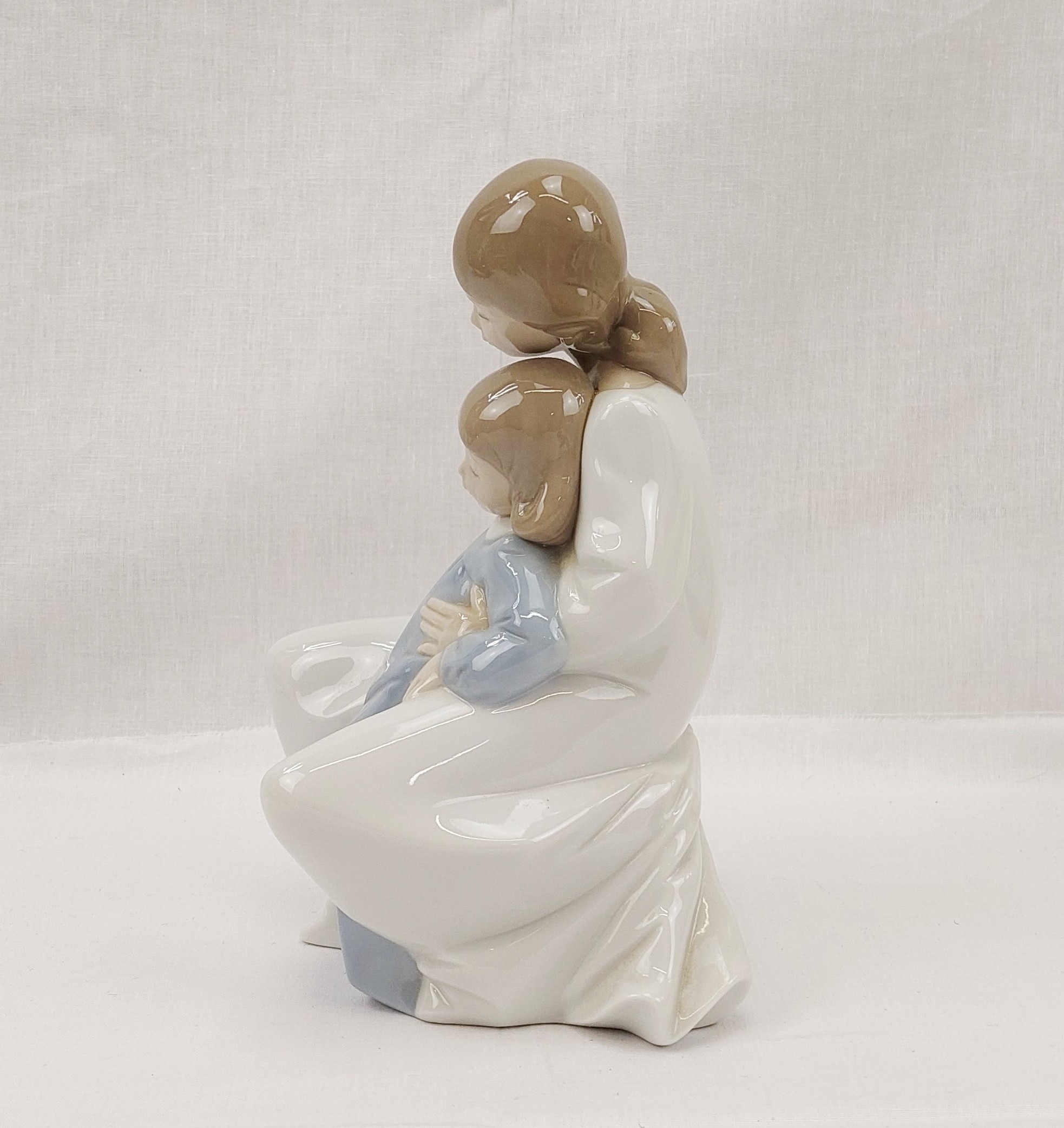 Boxed Nao by Lladro Figurine No. 1429 – A Moment With Mummy - Image 4