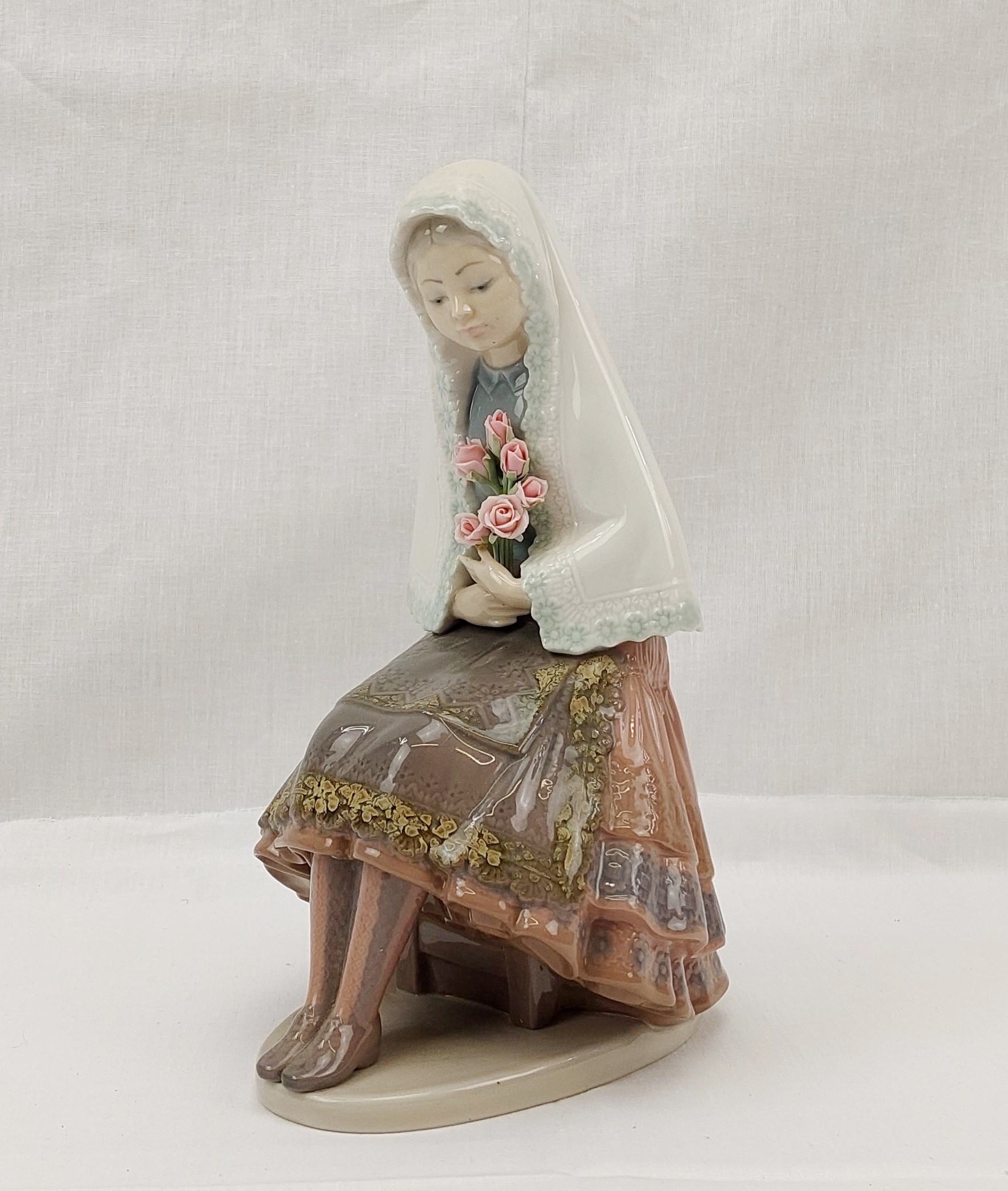 Boxed Lladro Figurine No. 5127 - Girl Sitting With Roses - Image 2