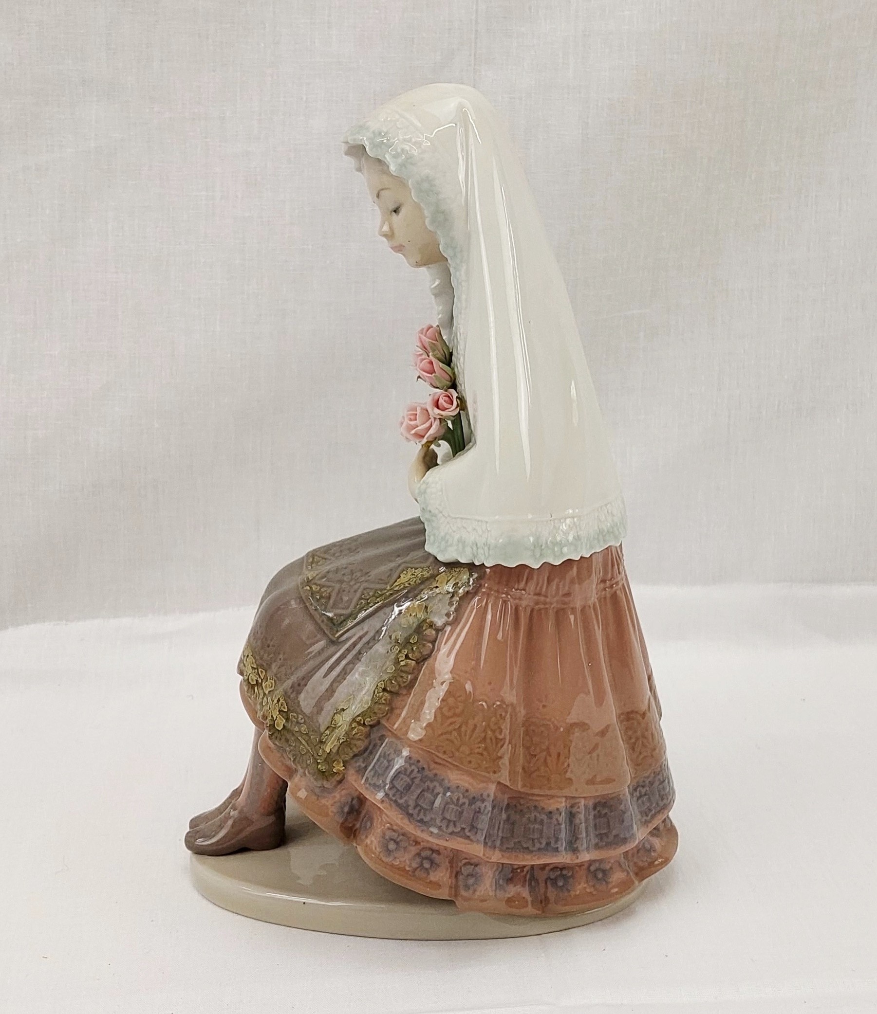 Boxed Lladro Figurine No. 5127 - Girl Sitting With Roses - Image 6