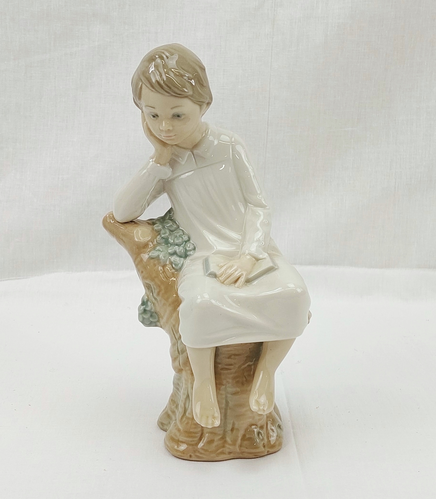 Boxed Lladro Figurine No. 4876 – Little Thinker Boy - Image 2