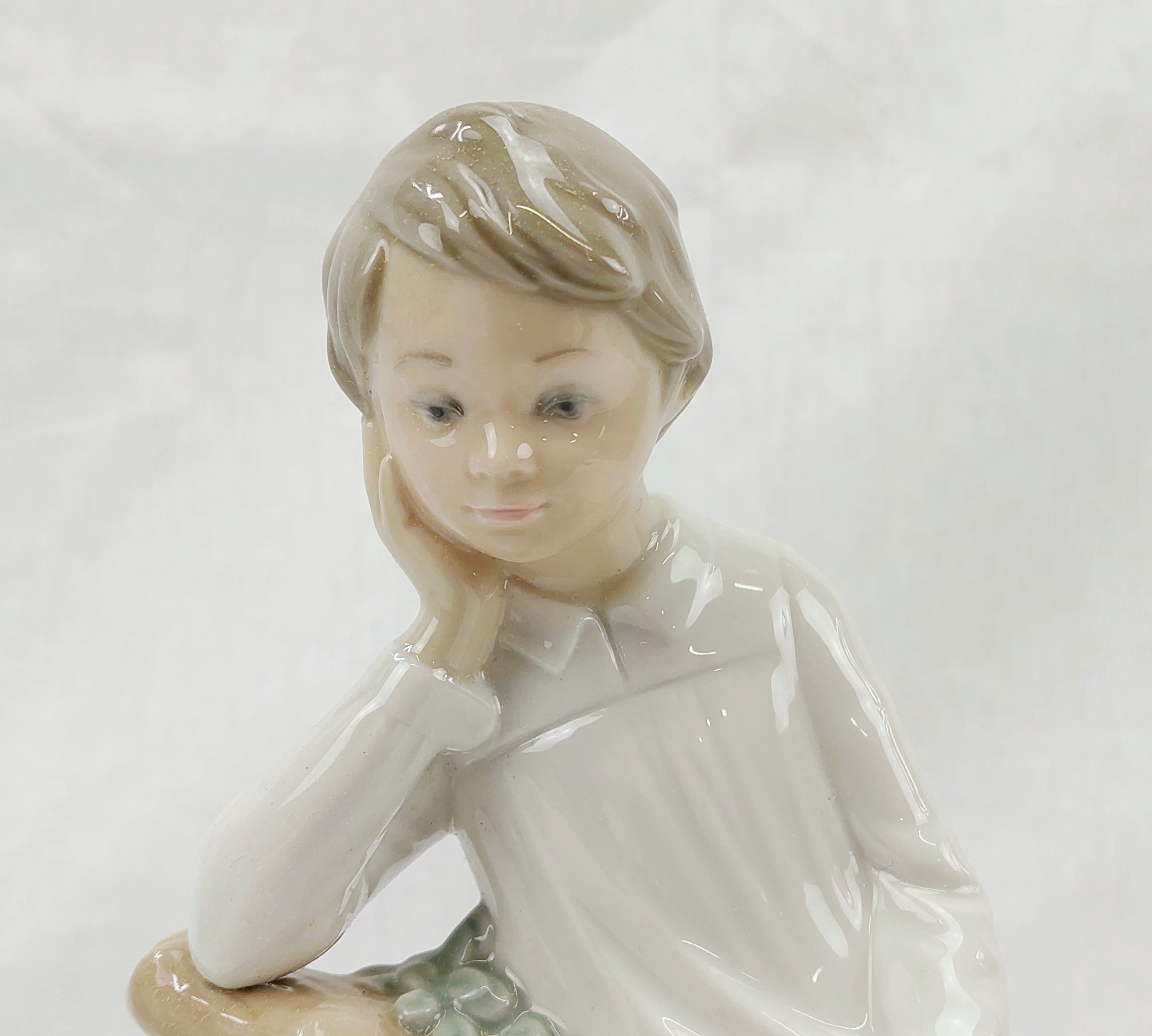 Boxed Lladro Figurine No. 4876 – Little Thinker Boy - Image 3