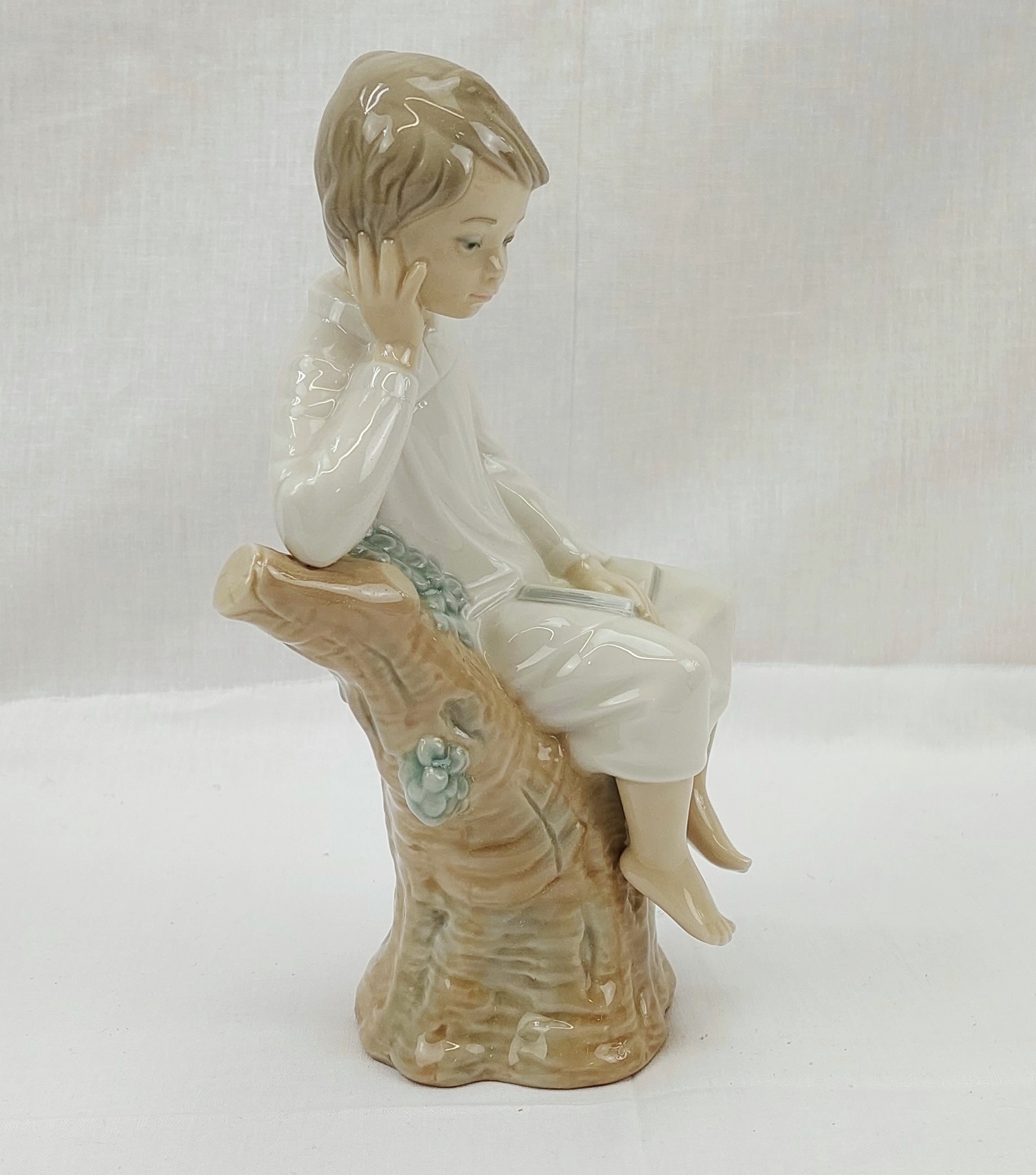 Boxed Lladro Figurine No. 4876 – Little Thinker Boy - Image 4