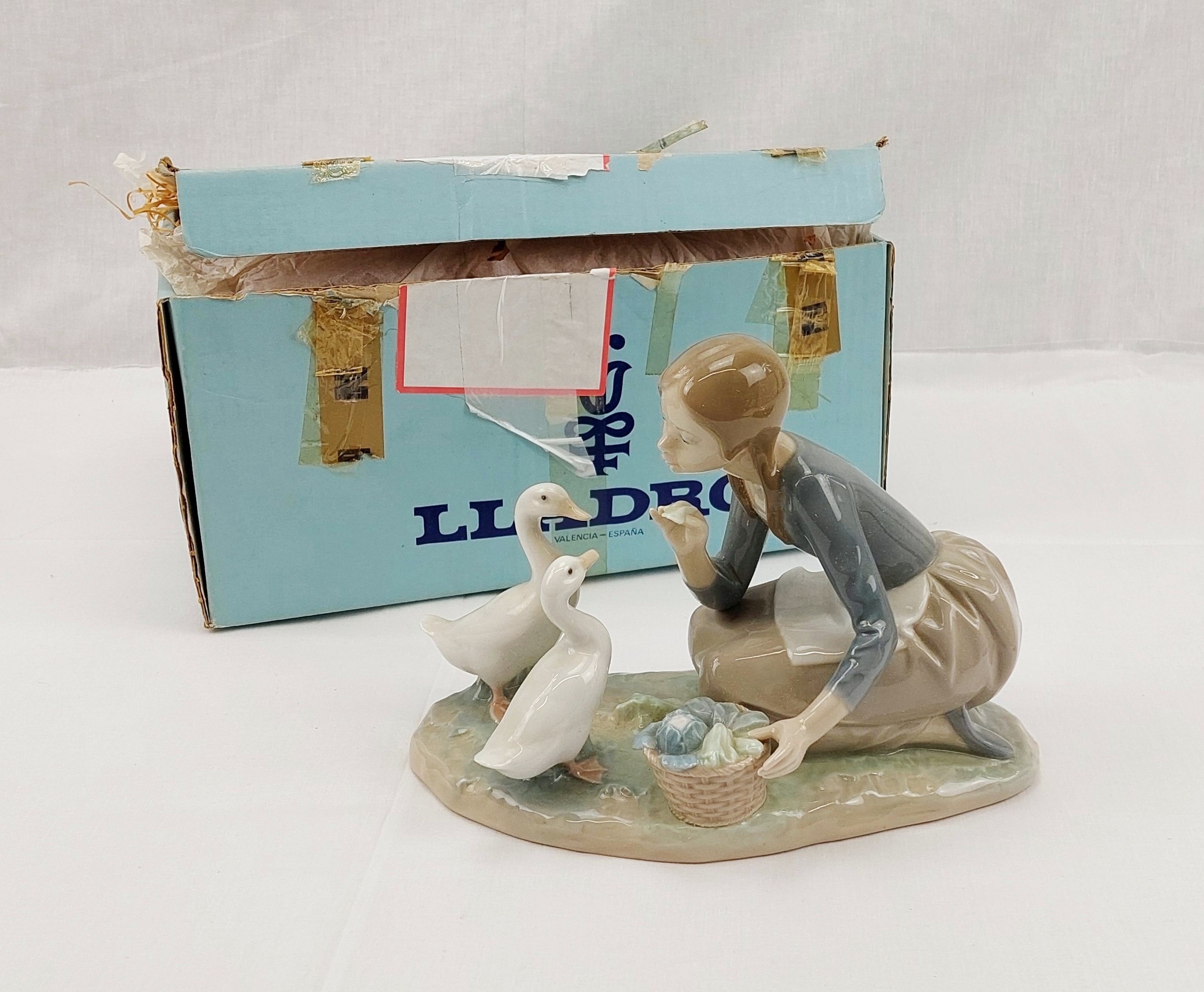 Boxed Lladro Figurine No. 849 – Girl Feeding Geese