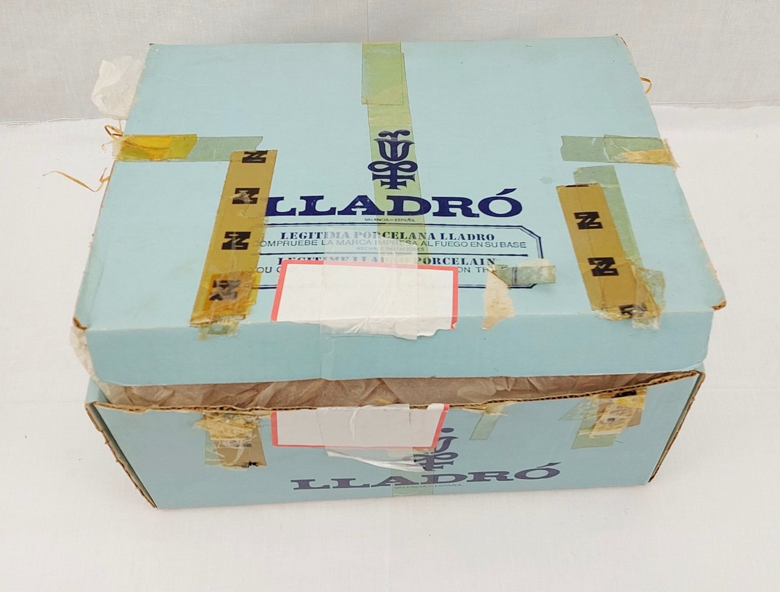 Boxed Lladro Figurine No. 849 – Girl Feeding Geese - Image 2