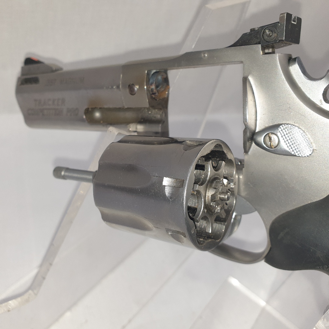 Brazilian Taurus .375 Magnum Tracker Competition Pro Revolver - Image 13