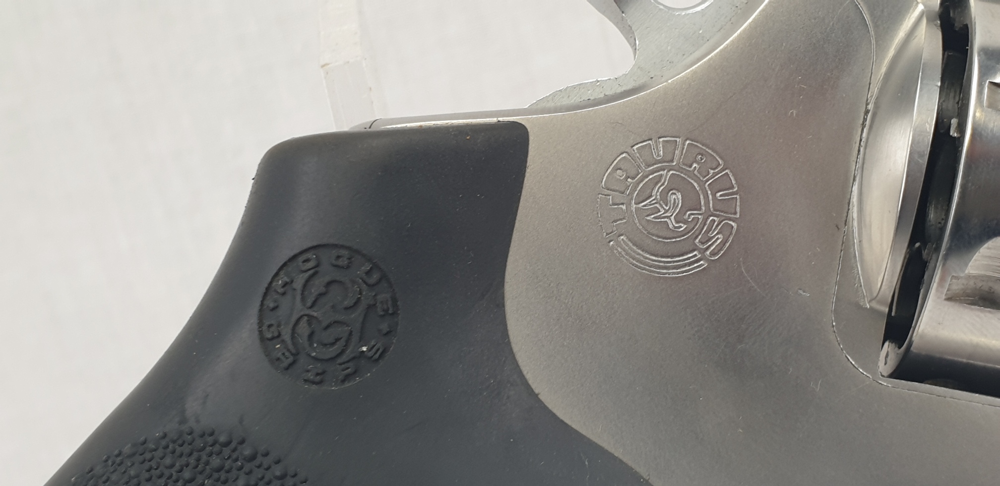 Brazilian Taurus .375 Magnum Tracker Competition Pro Revolver - Image 9