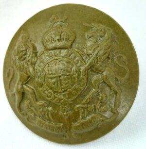 WW2, British, Green Khaki Plastic General Service button, with the coat of arms