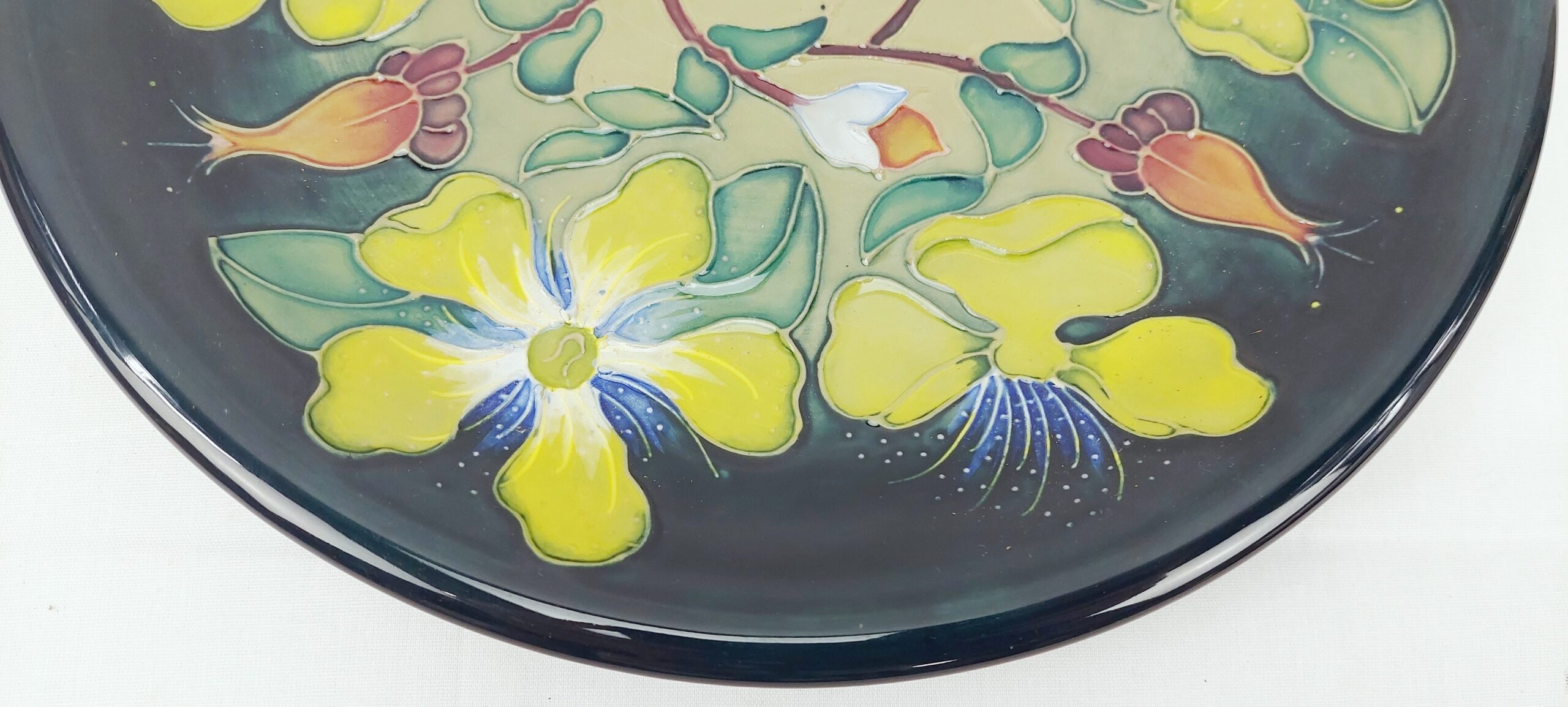 1993 Moorcroft Hypercium Plate - Image 2