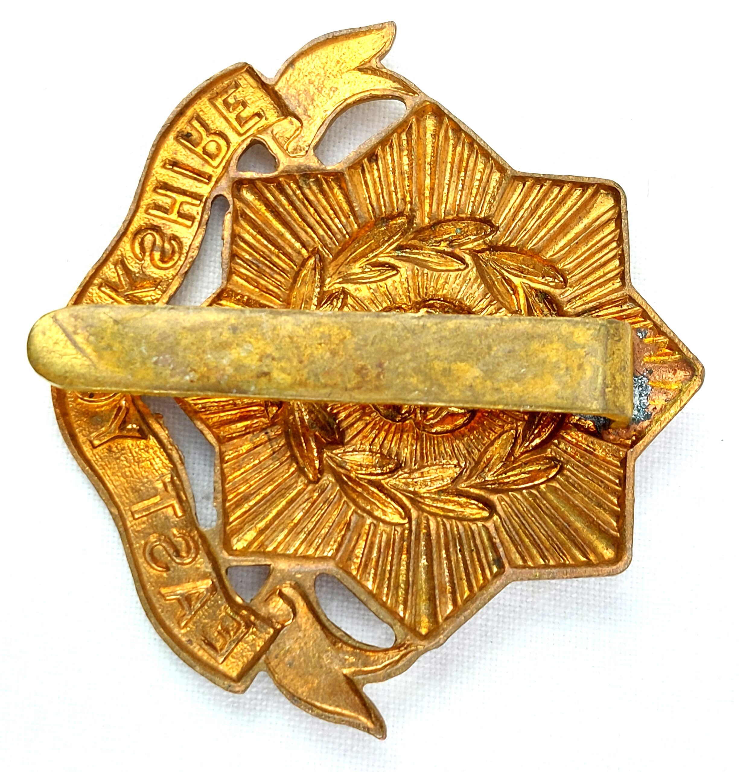 *British, East Yorkshire Regiment, Cap Badge - Image 2
