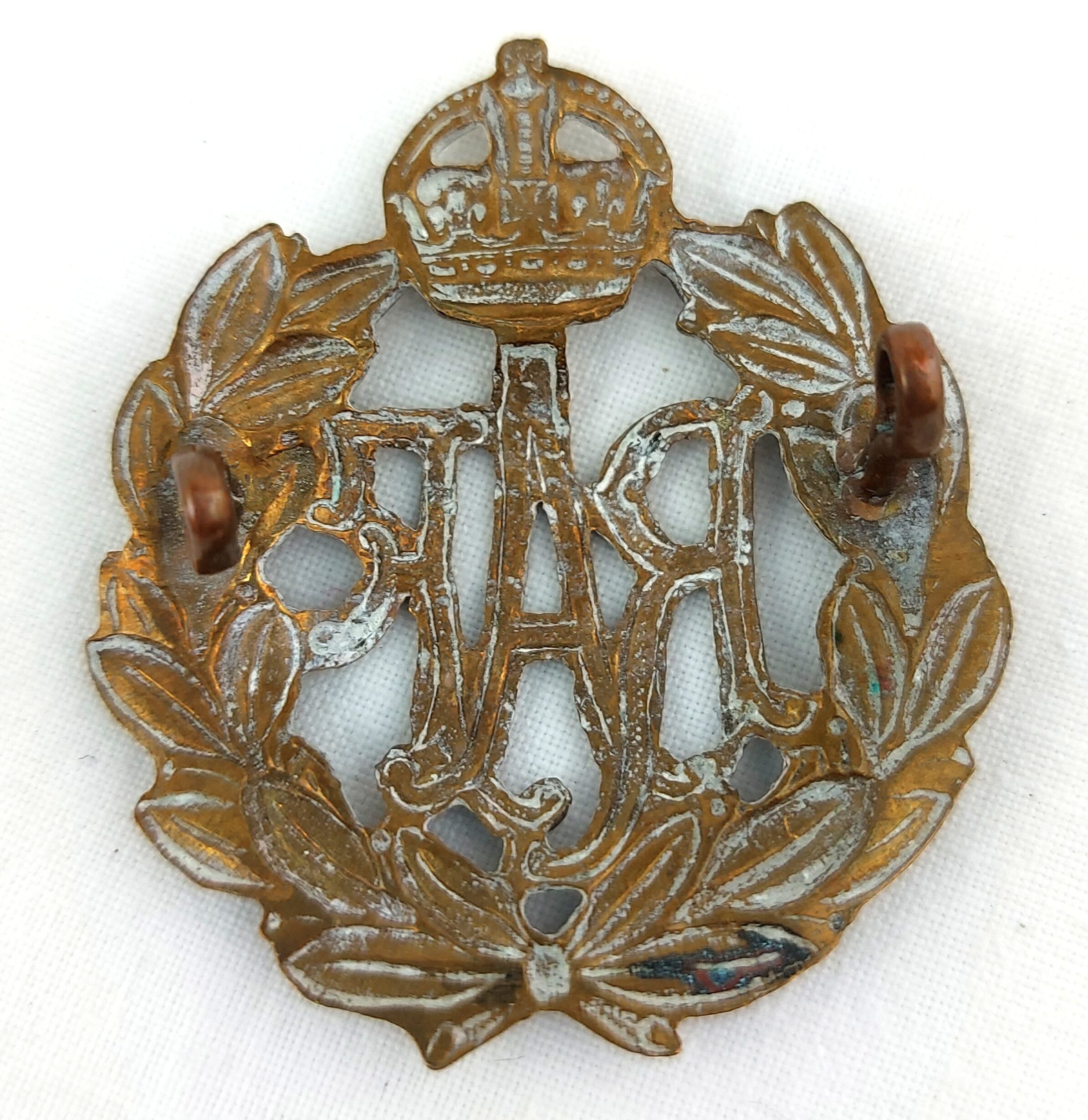 British, Royal Airforce 'Kings', Cap Badge - Image 2