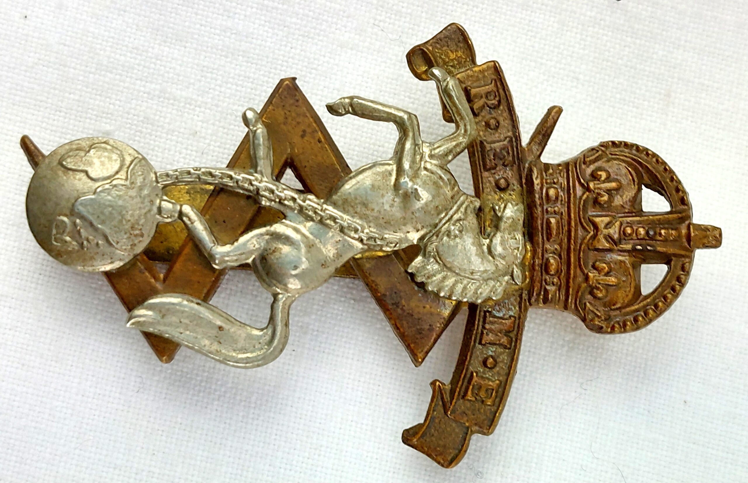 British, WW2, Royal Electrical & Mechanical Engineering (R.E.M.E., REME), King's Crown, Cap Badge, by Buttons Ltd Birmingham