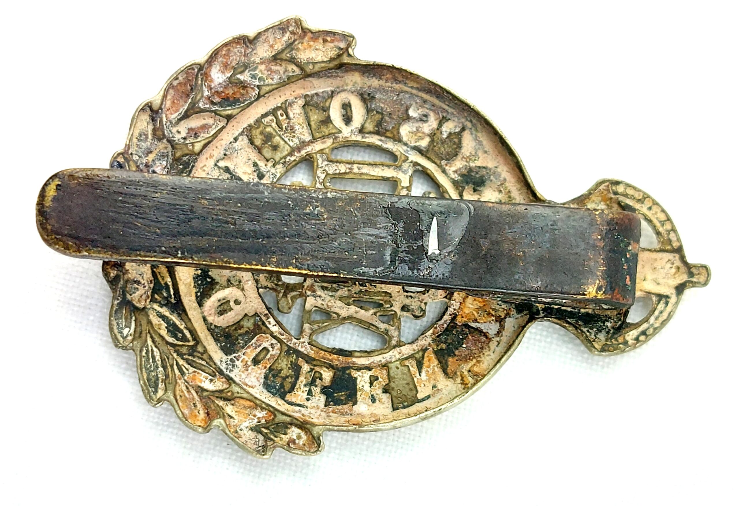 British, WW1, Queen Mary's Own, (18th Royal Hussars), Cap Badge - Image 2