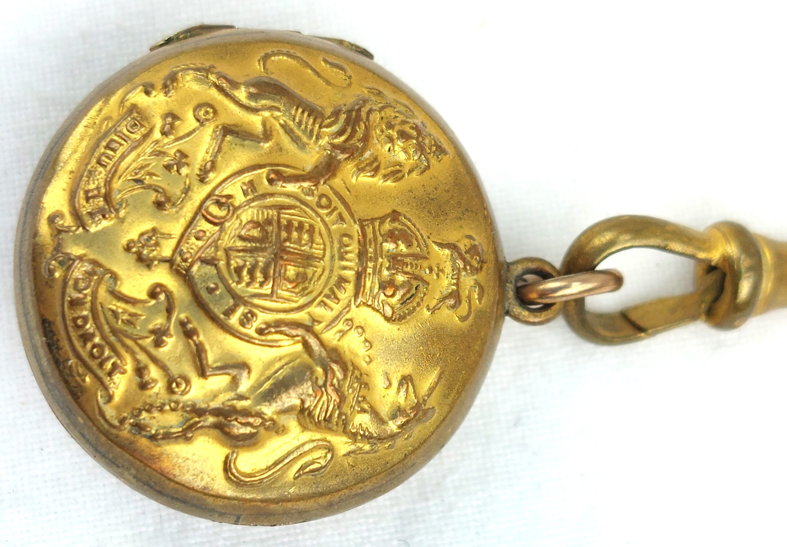 British, WW1, Unique Gentleman's Keepsake Locket and Chain, made from WWI Brass General Service Corps Buttons, embossed with Kings Crown, Royal Coat of Arms, with two original Victorian pictures - Image 4