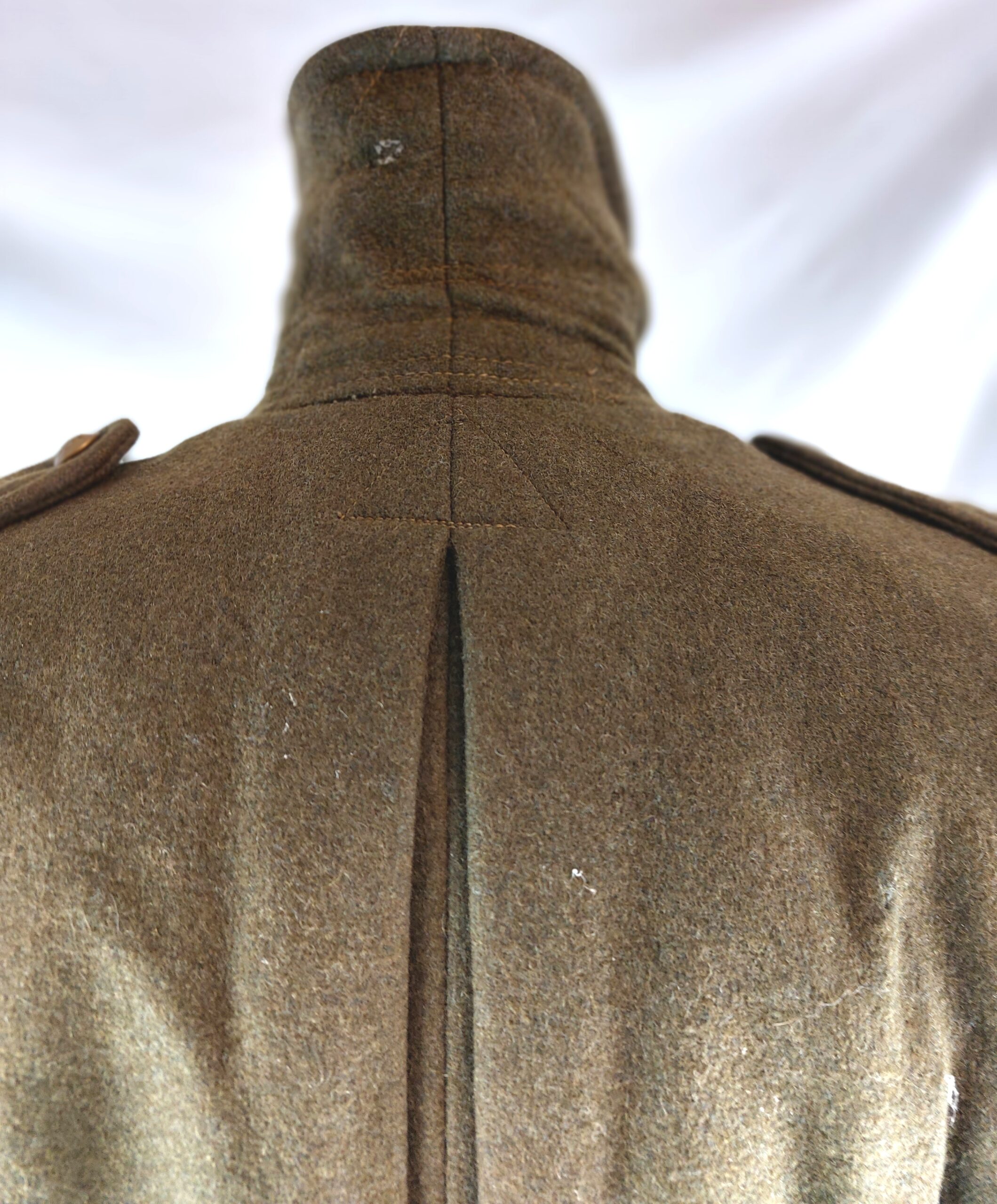 British, WW2, Royal Artillery Great Coat. Dismounted 1940 Pattern, Size No. 5, Dated 1942 - Image 7