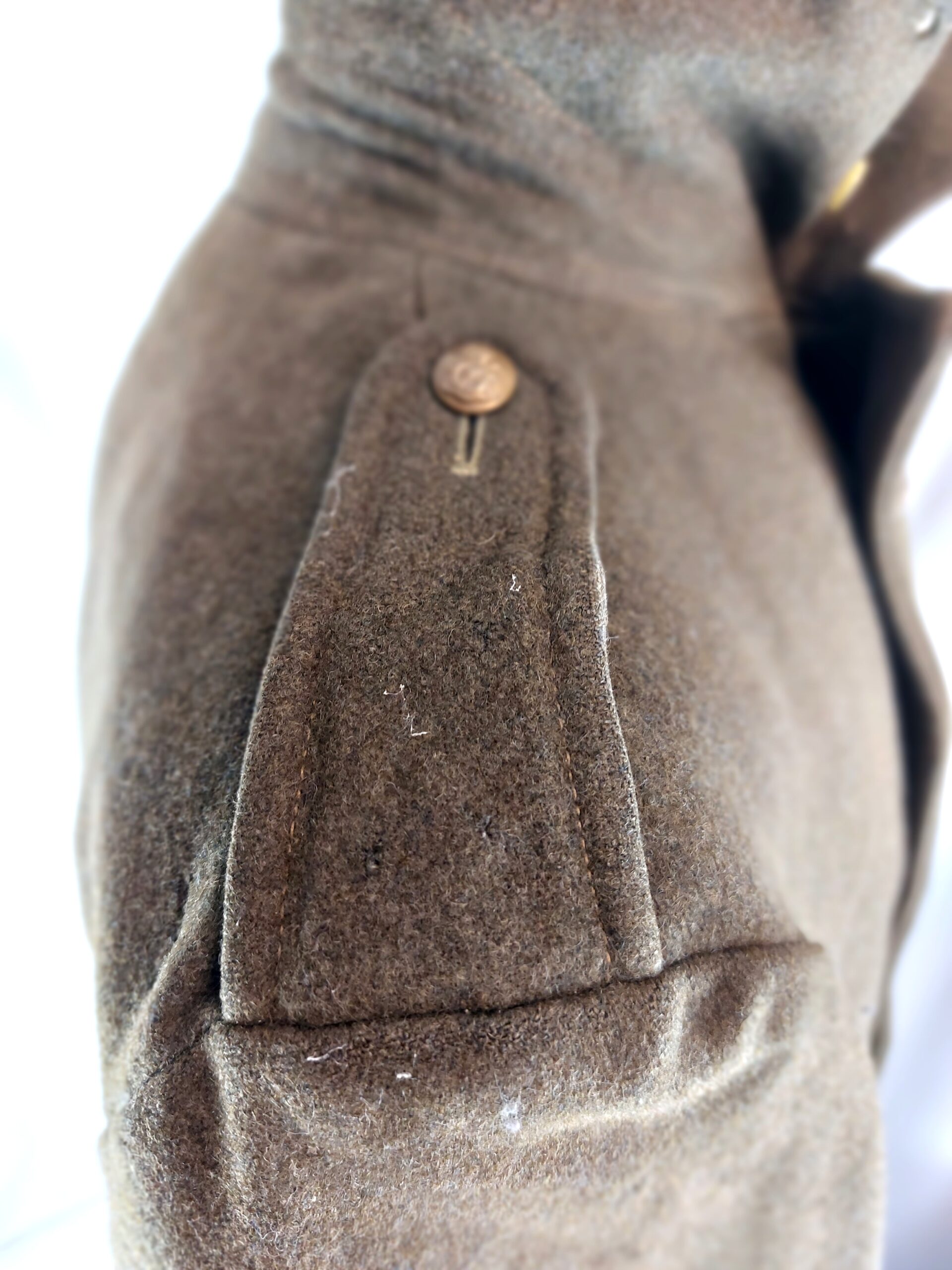 British, WW2, Royal Artillery Great Coat. Dismounted 1940 Pattern, Size No. 5, Dated 1942 - Image 8
