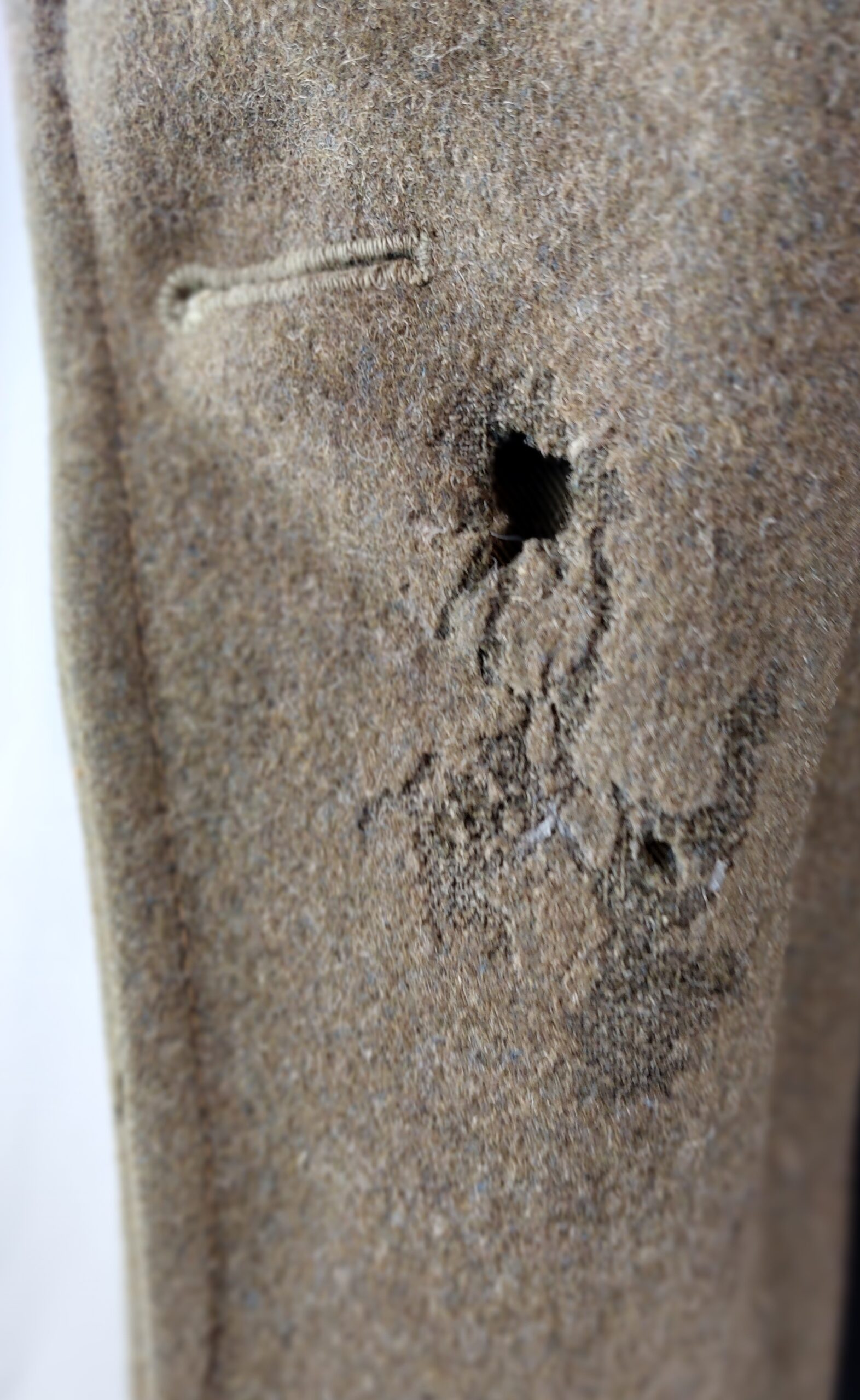 British, WW2, Royal Artillery Great Coat. Dismounted 1940 Pattern, Size No. 5, Dated 1942 - Image 17