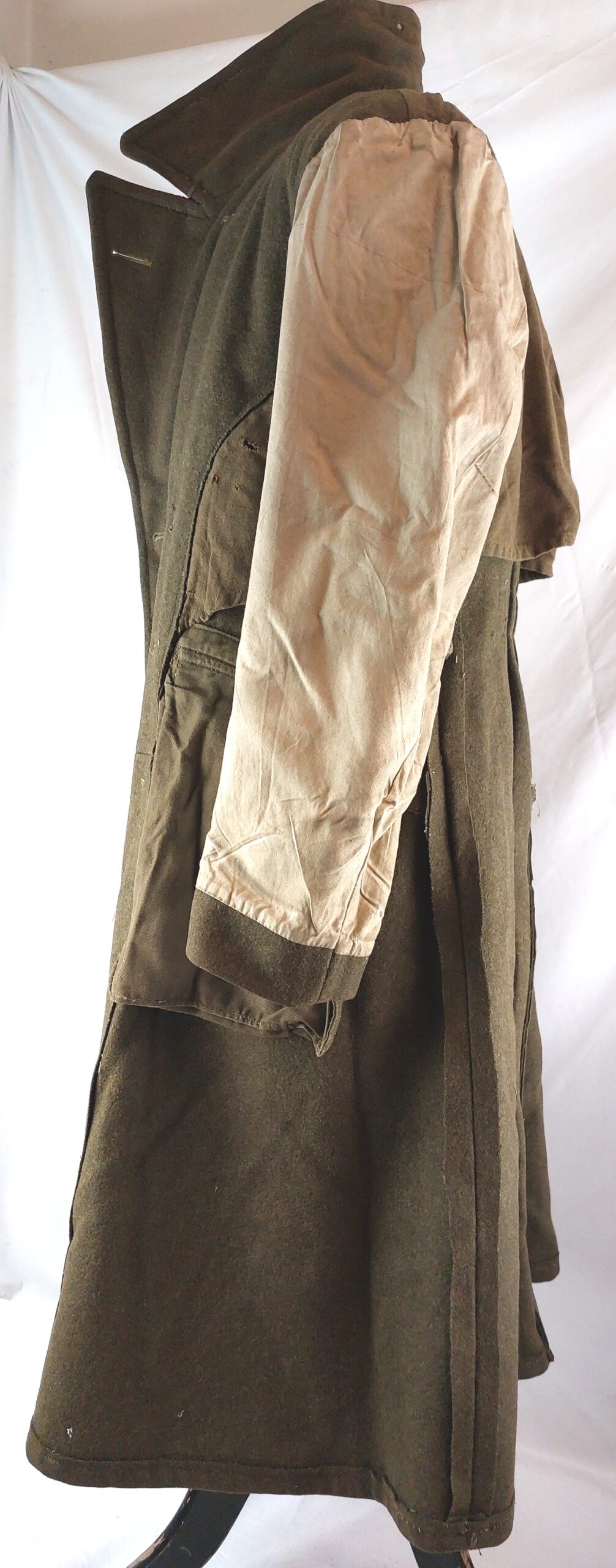 British, WW2, Royal Artillery Great Coat. Dismounted 1940 Pattern, Size No. 5, Dated 1942 - Image 19