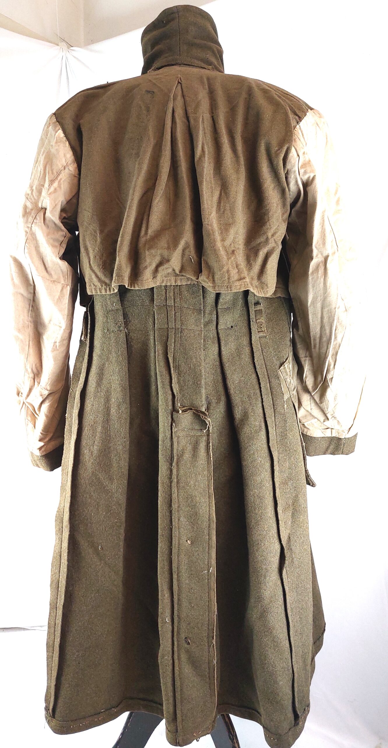 British, WW2, Royal Artillery Great Coat. Dismounted 1940 Pattern, Size No. 5, Dated 1942 - Image 20