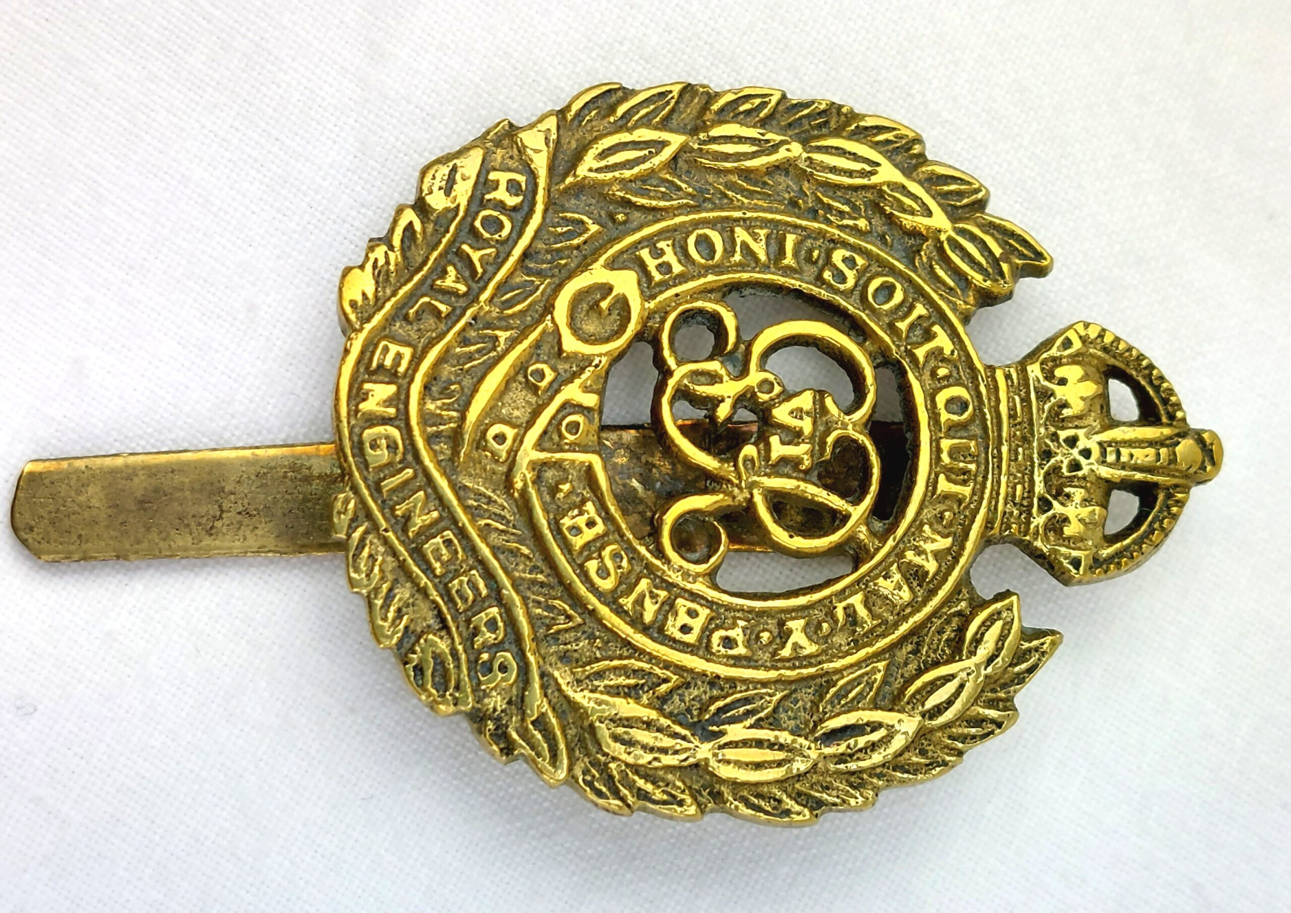 British, WW2, Royal Engineers Corps, Cap Badge, Dated 1943, By T.R. & Sons