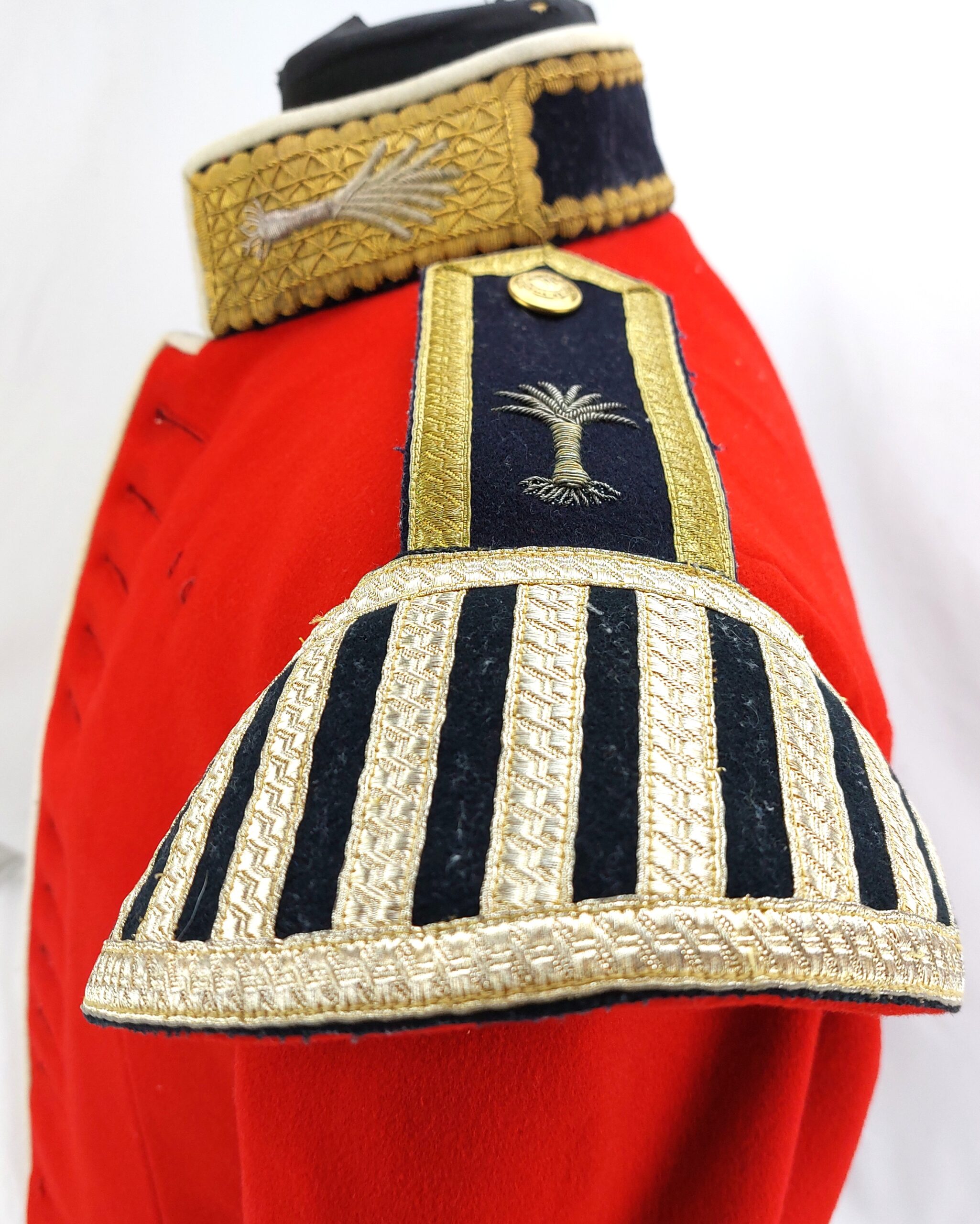 British, Welsh Guards Officer Tunic, with Bandmans Swallow Nest Epaulettes, Named & Dated, "2nd Lieutenant M.W. Presland, 1987", Small - Image 7