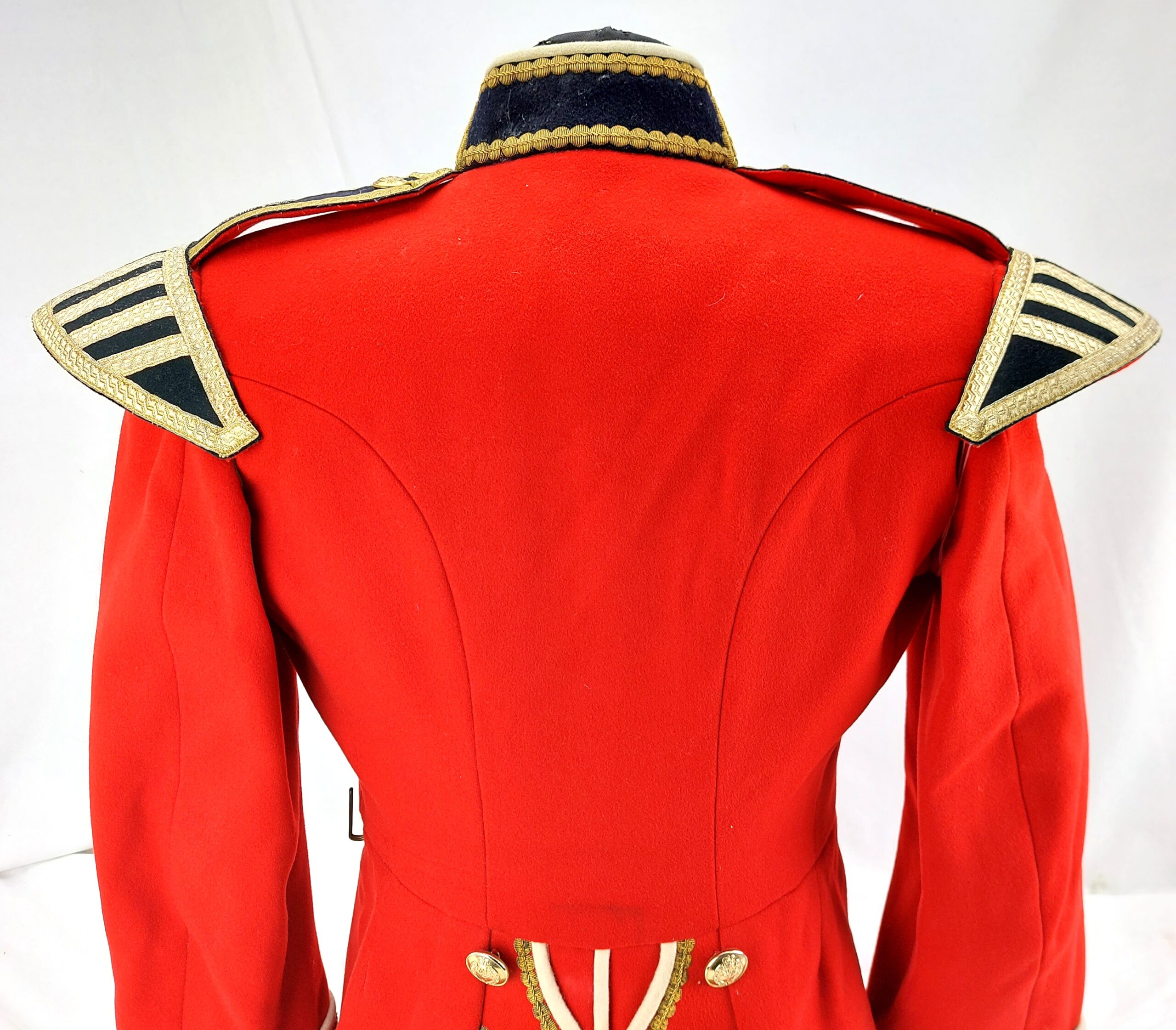British, Welsh Guards Officer Tunic, with Bandmans Swallow Nest Epaulettes, Named & Dated, "2nd Lieutenant M.W. Presland, 1987", Small - Image 4