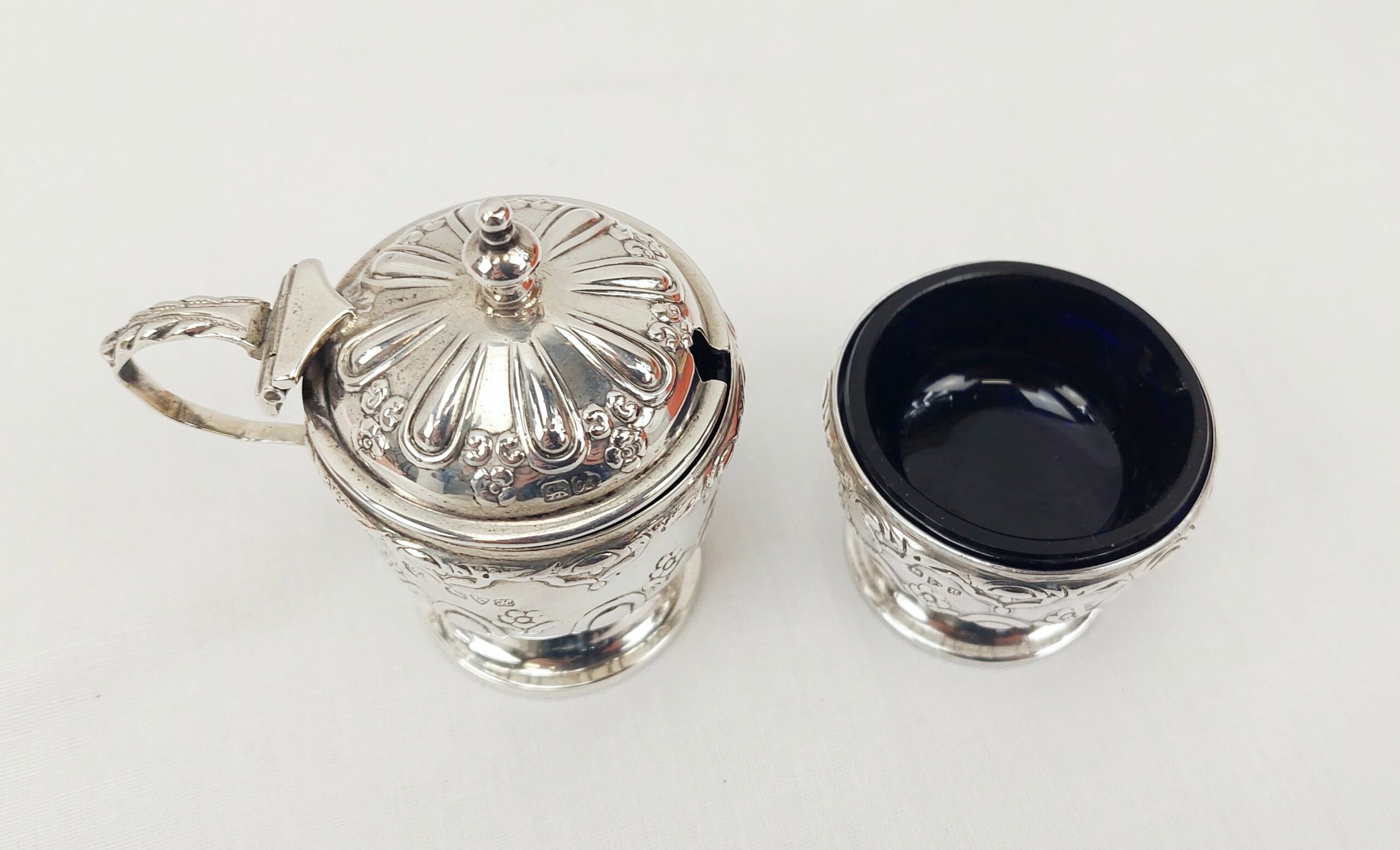 Chester 1900 And 1908 Sterling Silver Mustard Pot And Salt Set