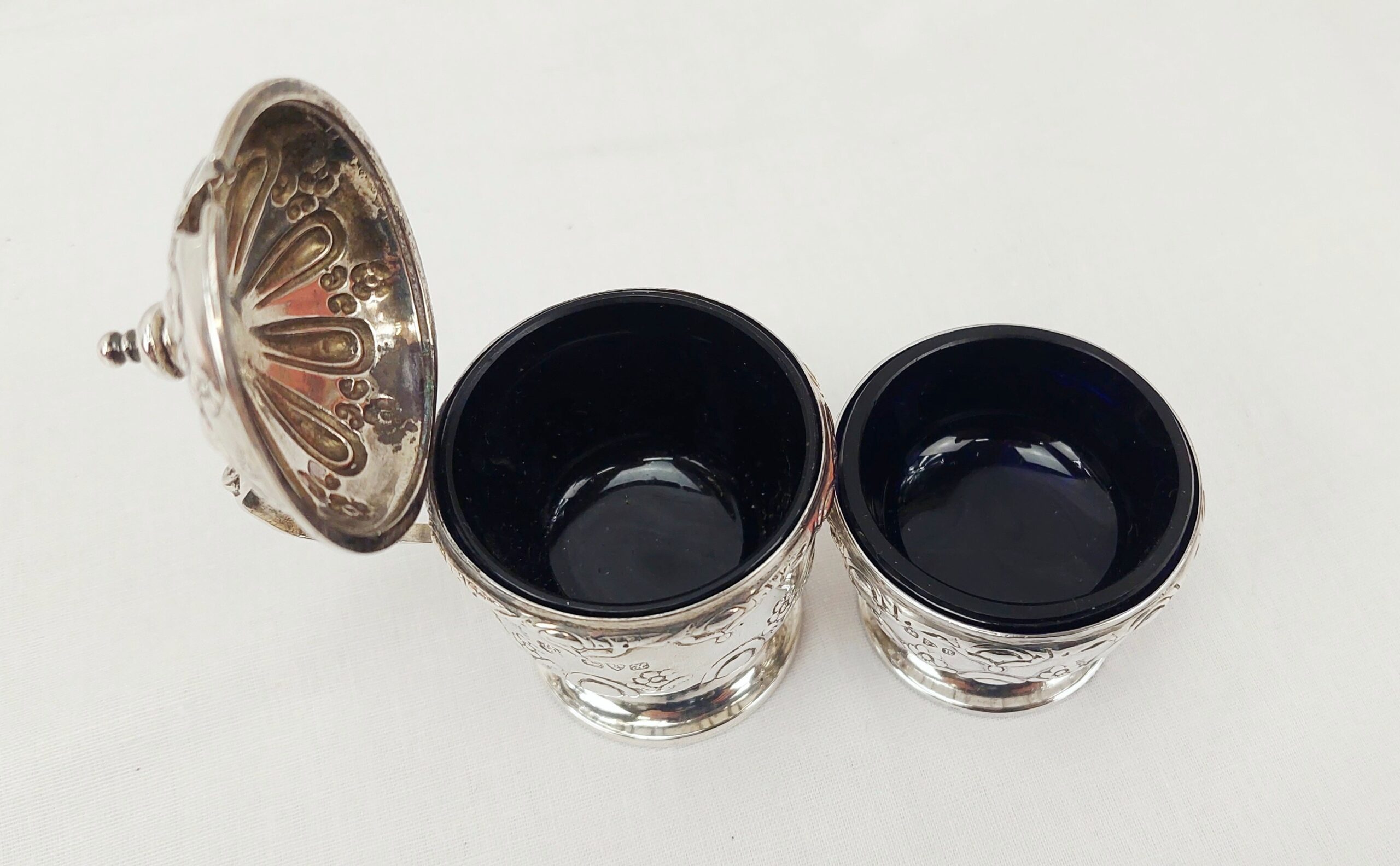 Chester 1900 And 1908 Sterling Silver Mustard Pot And Salt Set - Image 6
