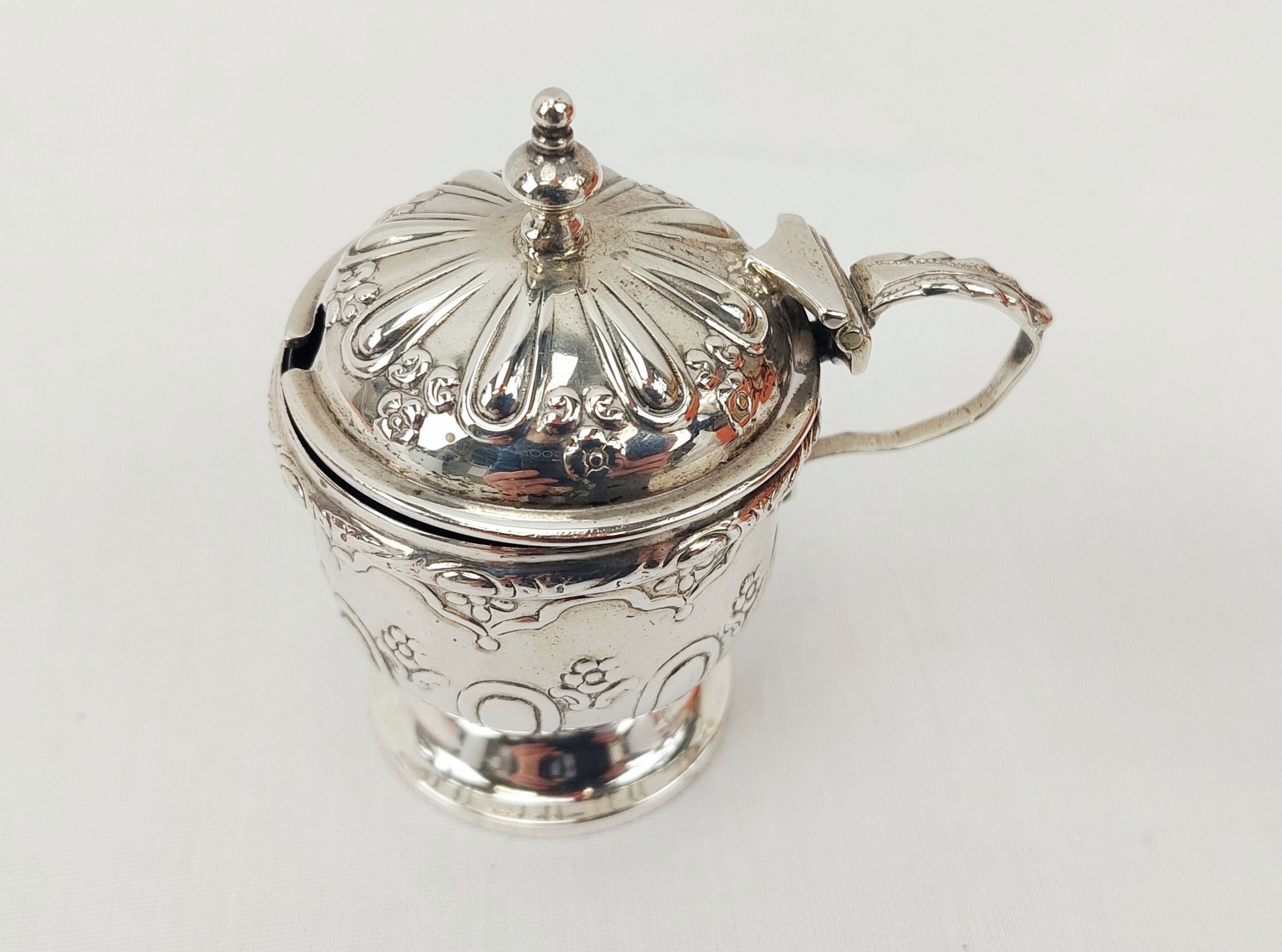 Chester 1900 And 1908 Sterling Silver Mustard Pot And Salt Set - Image 3