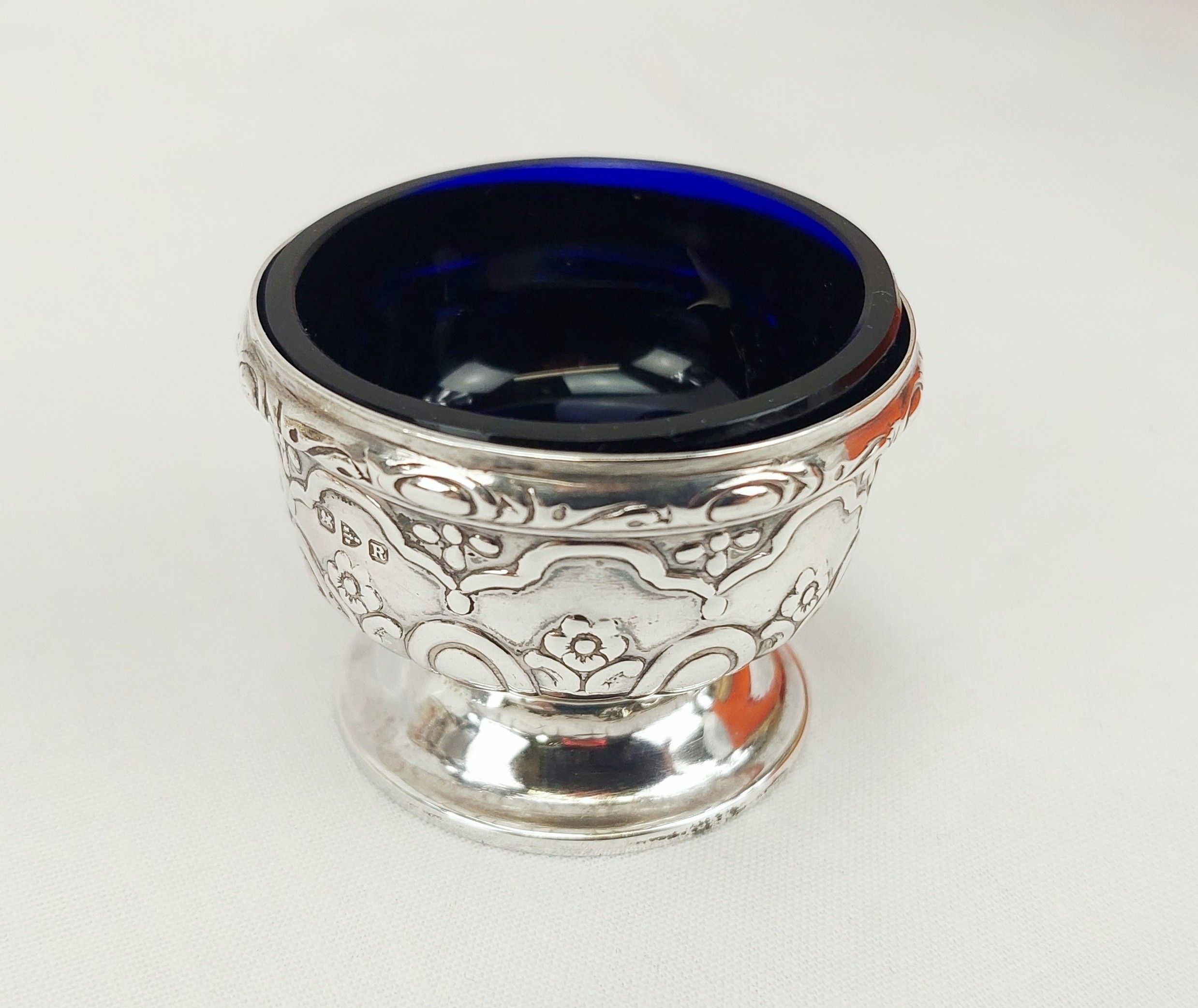Chester 1900 And 1908 Sterling Silver Mustard Pot And Salt Set - Image 5