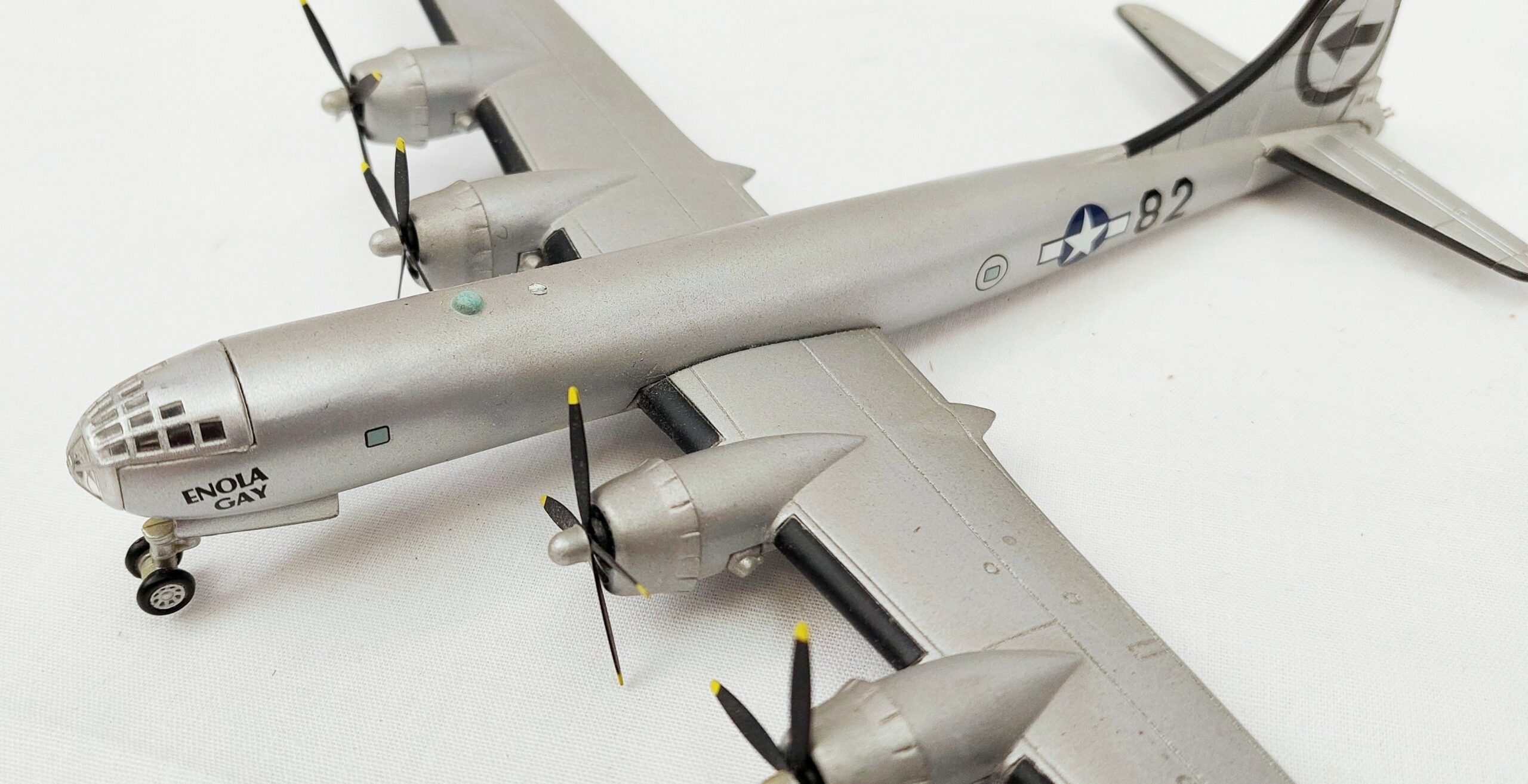Corgi 48901 Aviation Archive Boeing B29 Super Fortress Enola Gay Model - Image 4