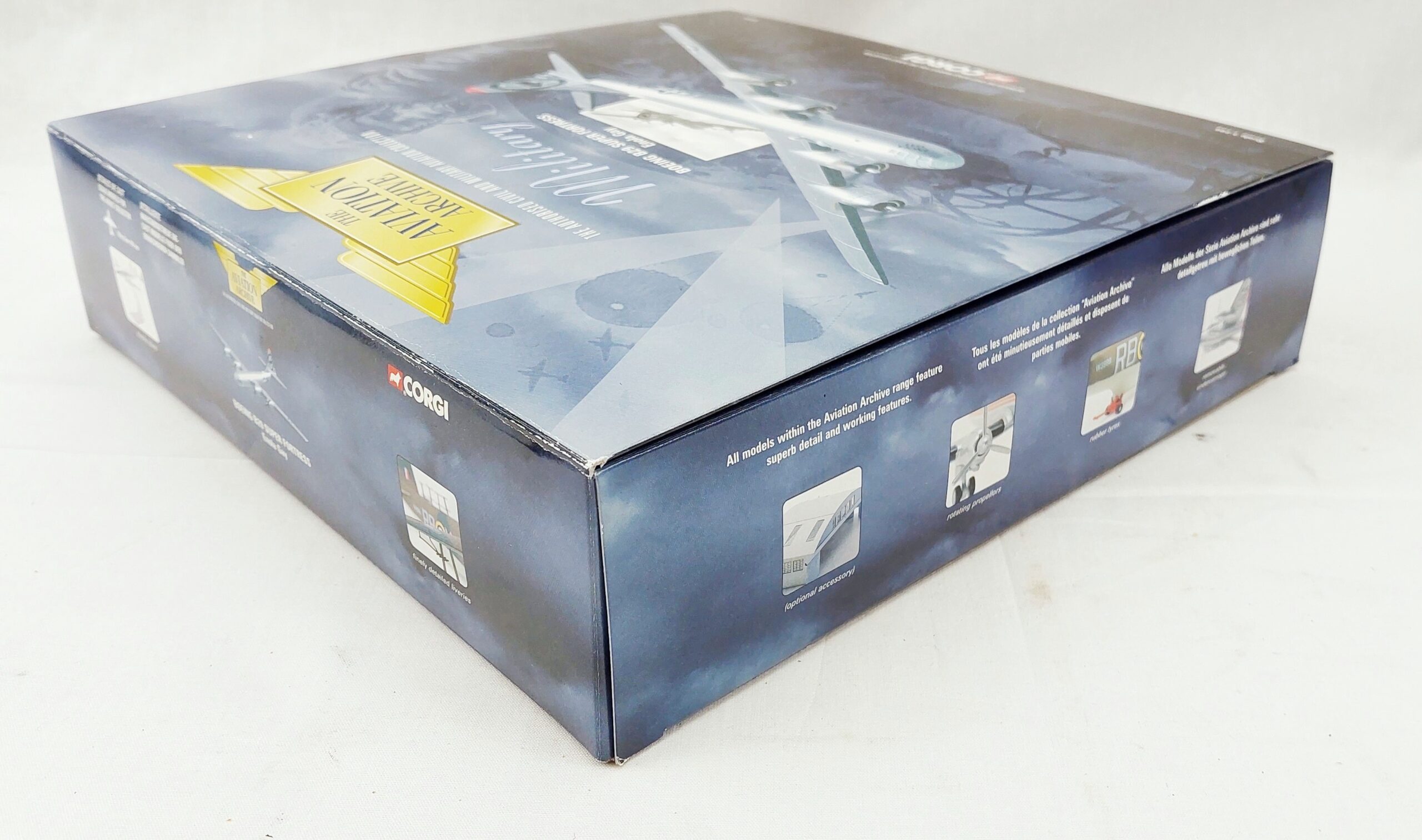 Corgi 48901 Aviation Archive Boeing B29 Super Fortress Enola Gay Model - Image 9