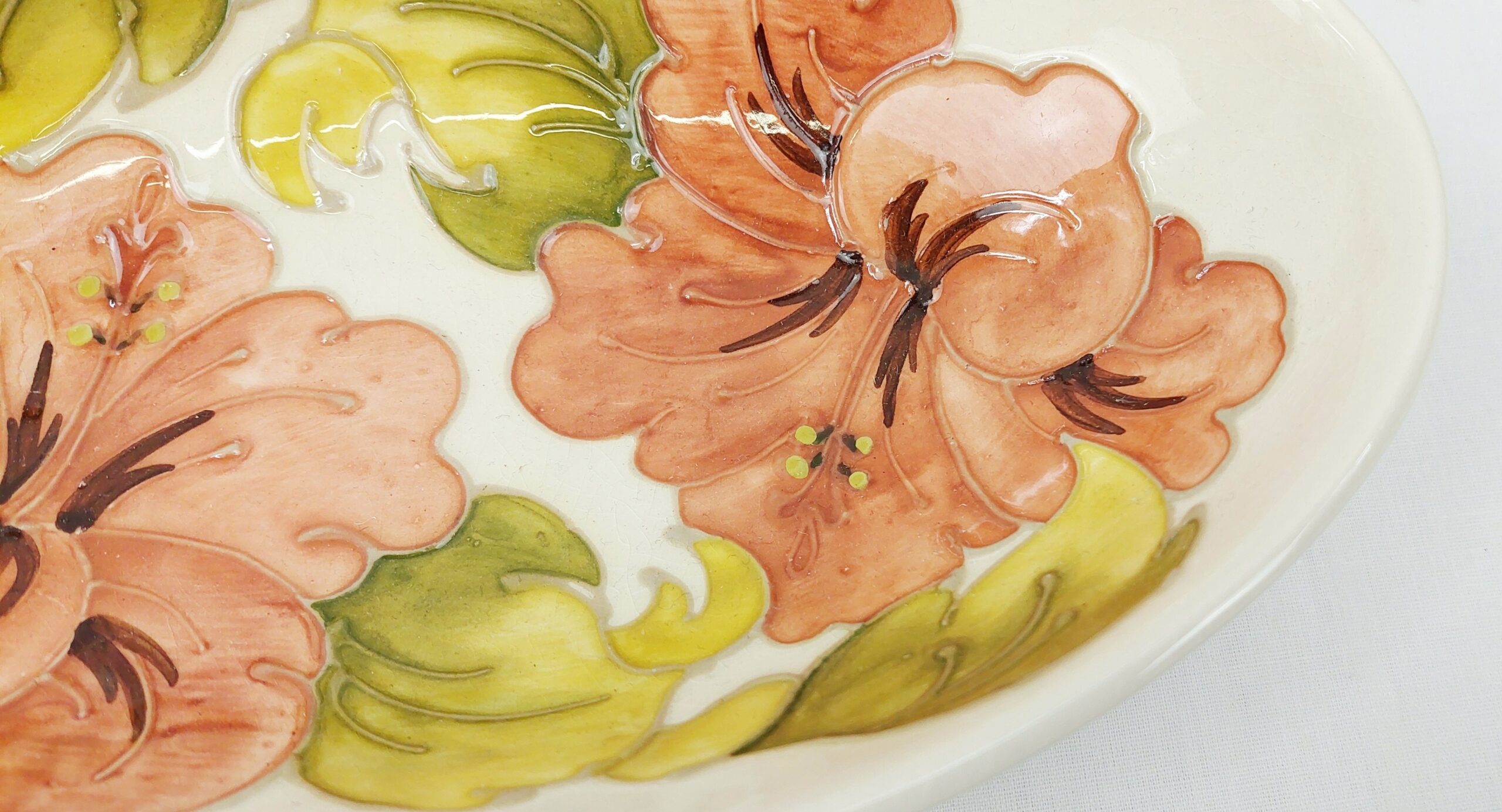 Moorcroft Cream Hibiscus Pattern Oval Bowl - Image 4