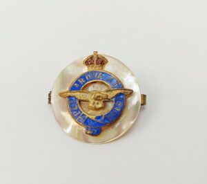 WW1/WW2 RAF Mother-of-Pearl Sweetheart Badge